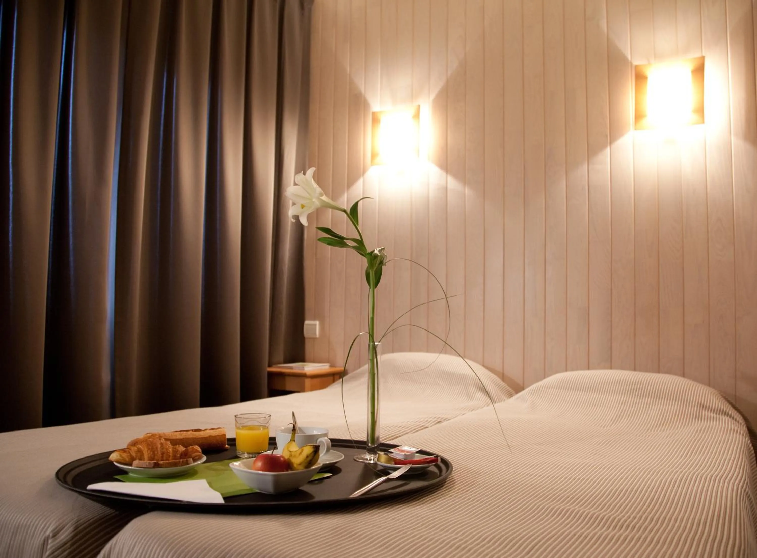 Photo of the whole room, Bed in Logis Hôtel Le Relais