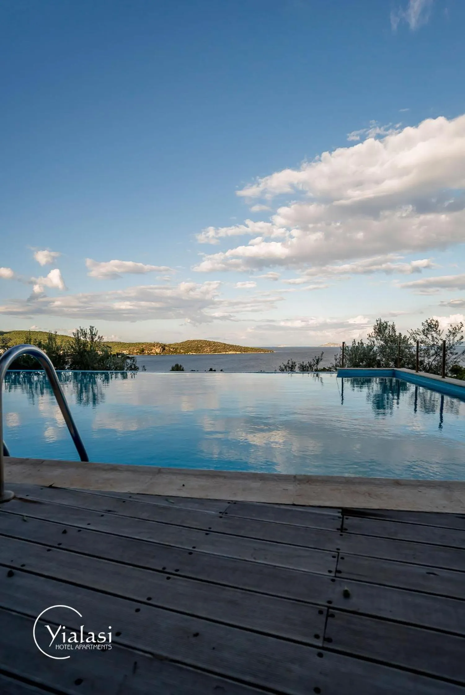 Swimming pool in Yialasi Hotel