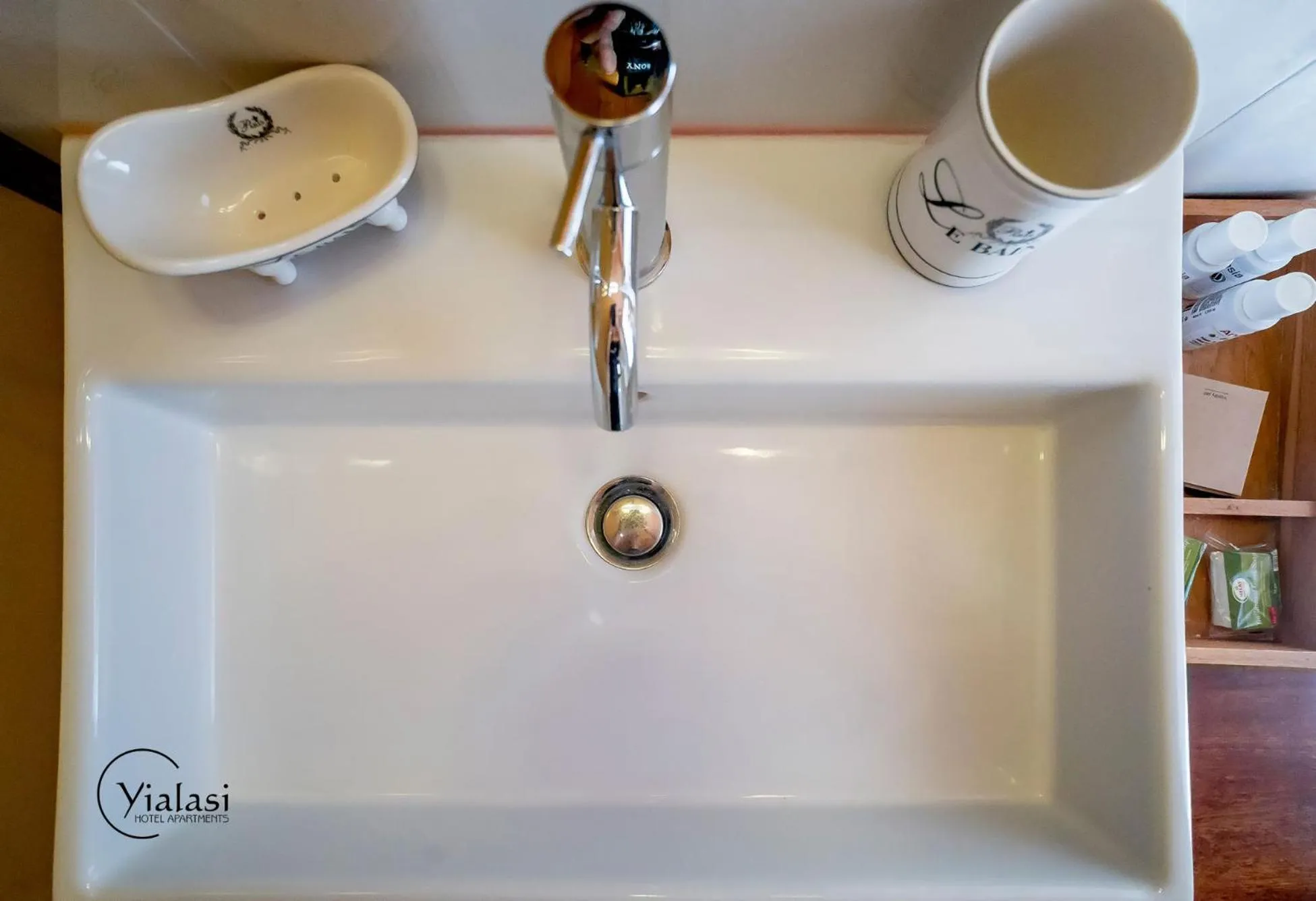 Bathroom in Yialasi Hotel