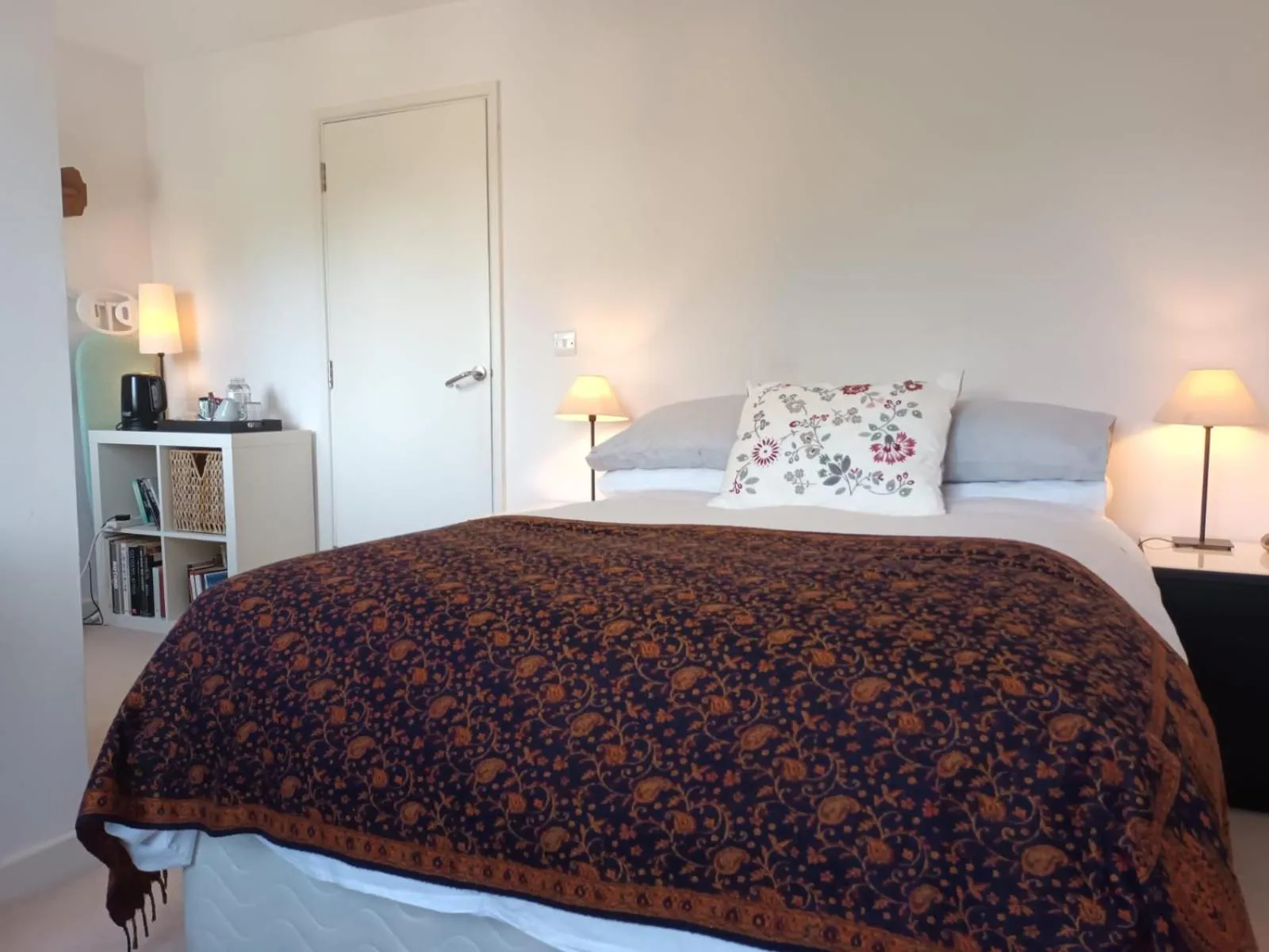 Photo of the whole room, Bed in Chez Jo