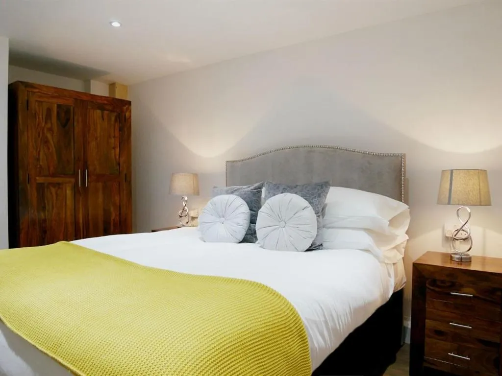 Bedroom, Bed in Norton House Hotel - Mumbles