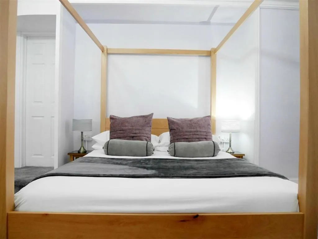 Bedroom, Bed in Norton House Hotel - Mumbles