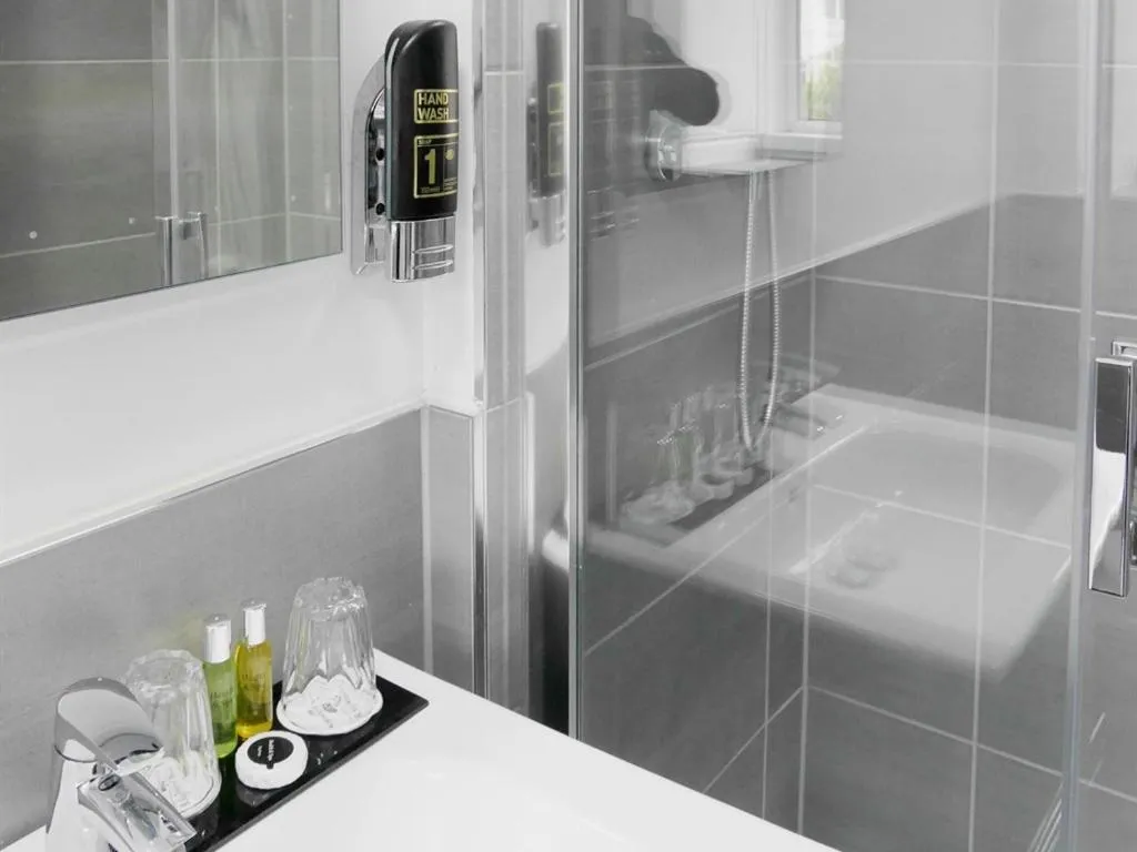 Bathroom in Norton House Hotel - Mumbles