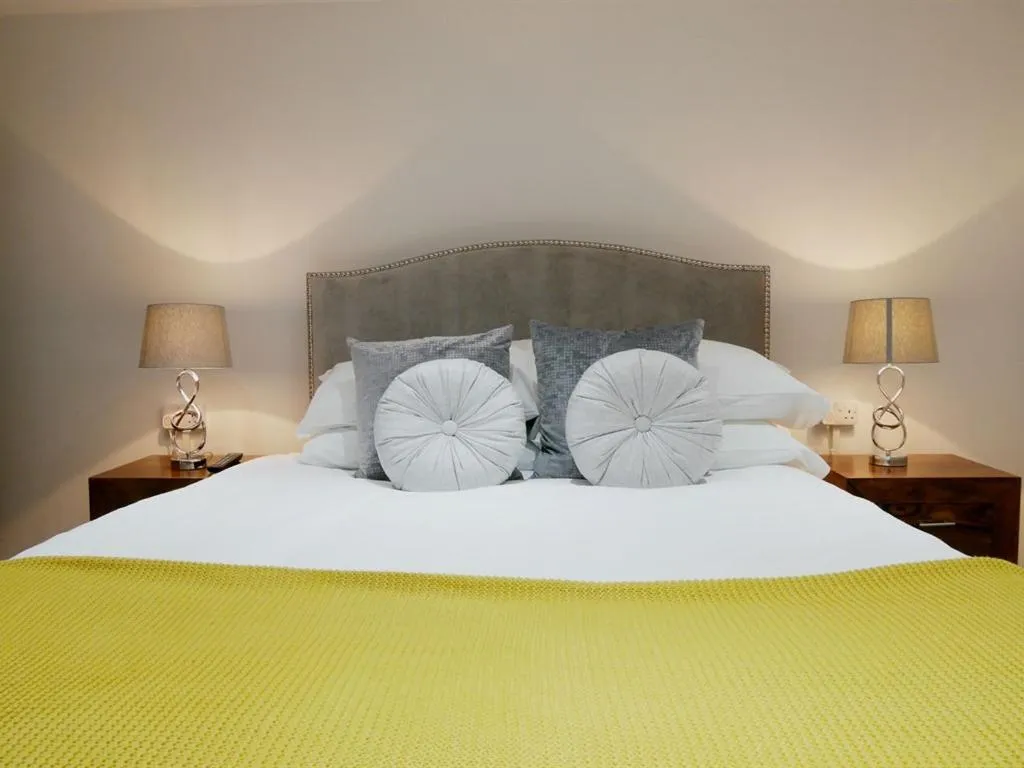 Bedroom, Bed in Norton House Hotel - Mumbles