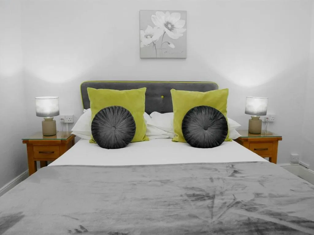 Bedroom, Bed in Norton House Hotel - Mumbles