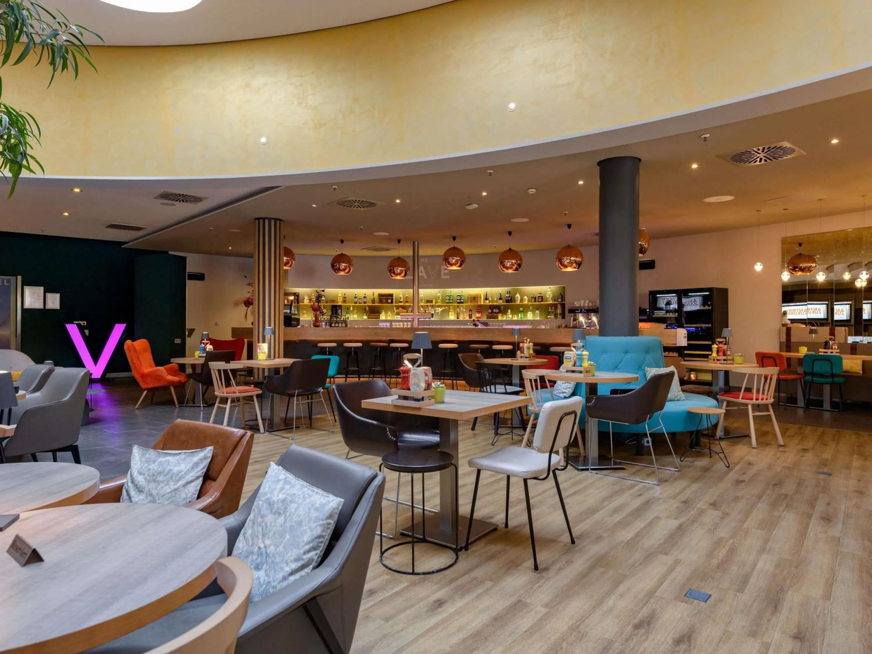 Lounge or bar in Novotel München Airport