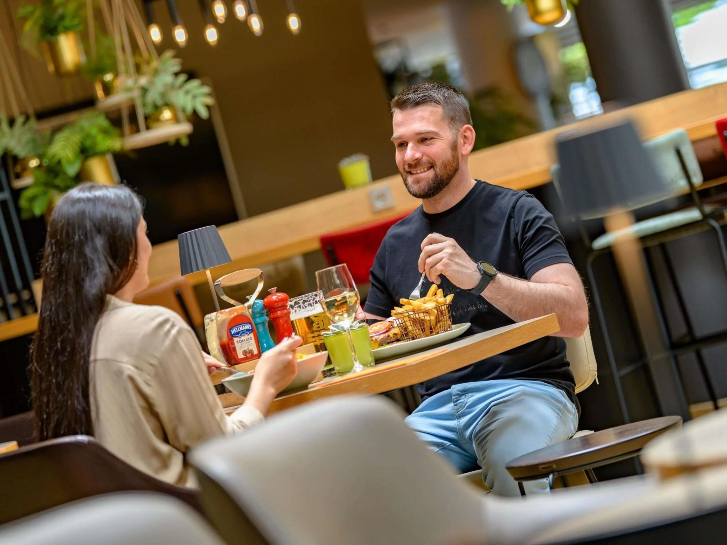 Lounge or bar in Novotel München Airport