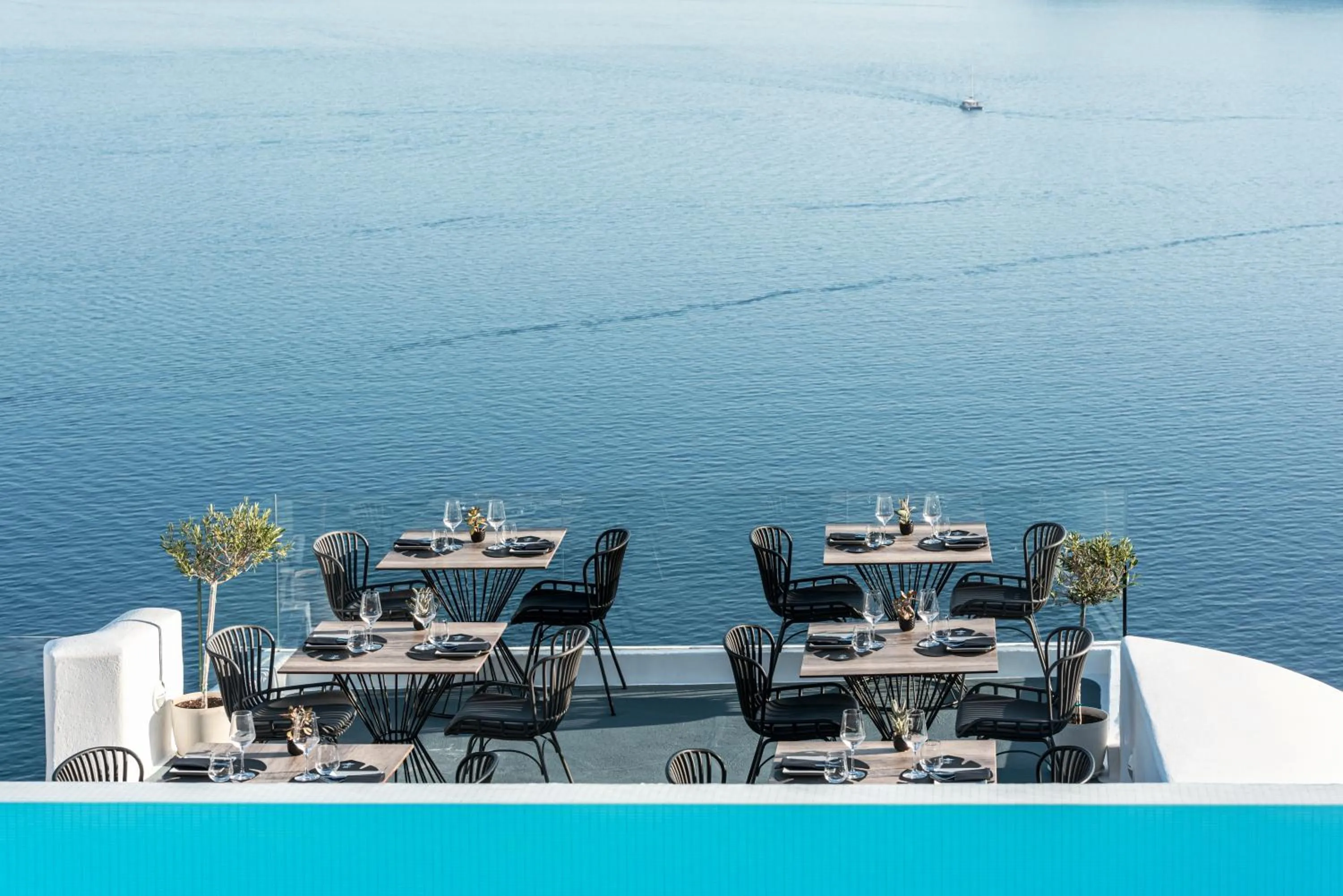 Restaurant/places to eat in La Perla Villas and Suites - Adults Only