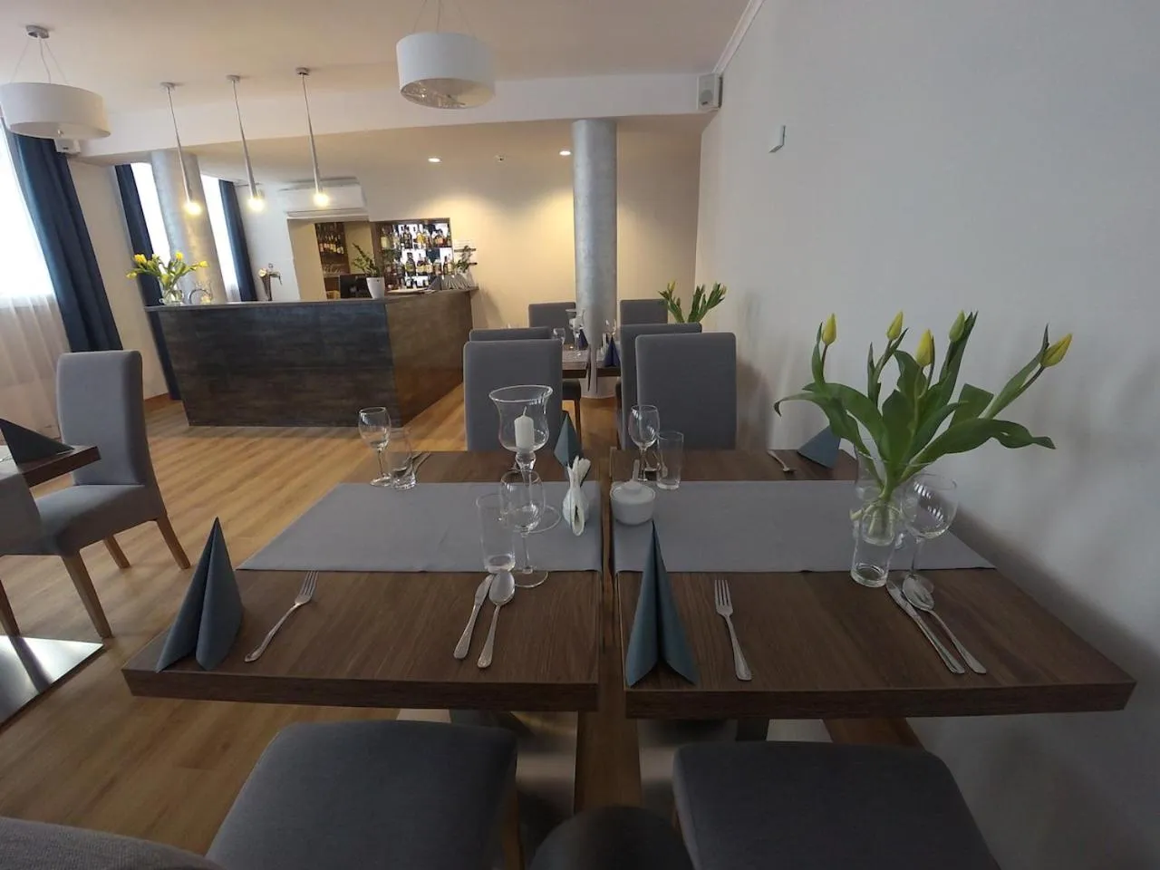 Restaurant/places to eat in Brojan