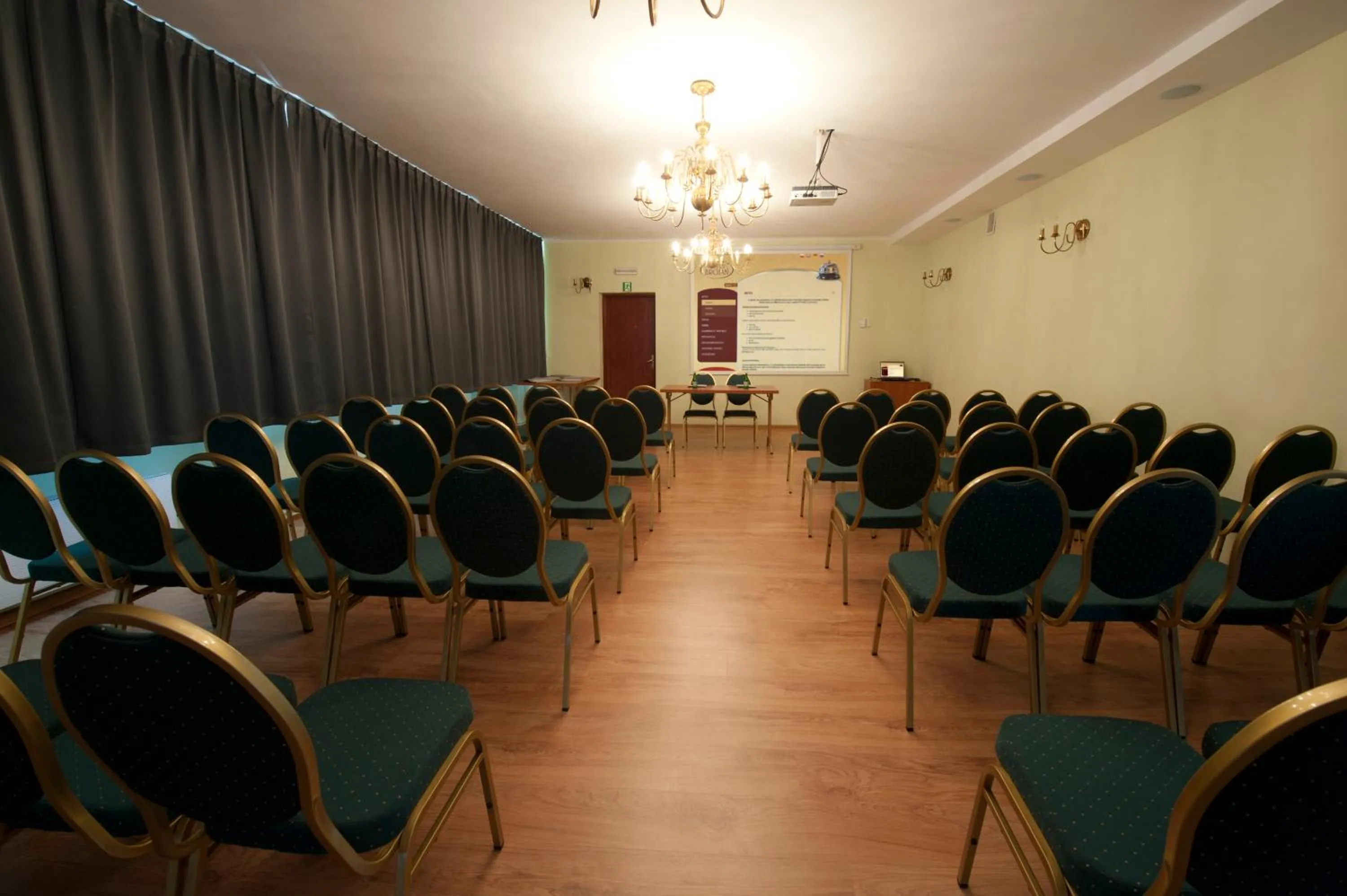 Business facilities in Brojan