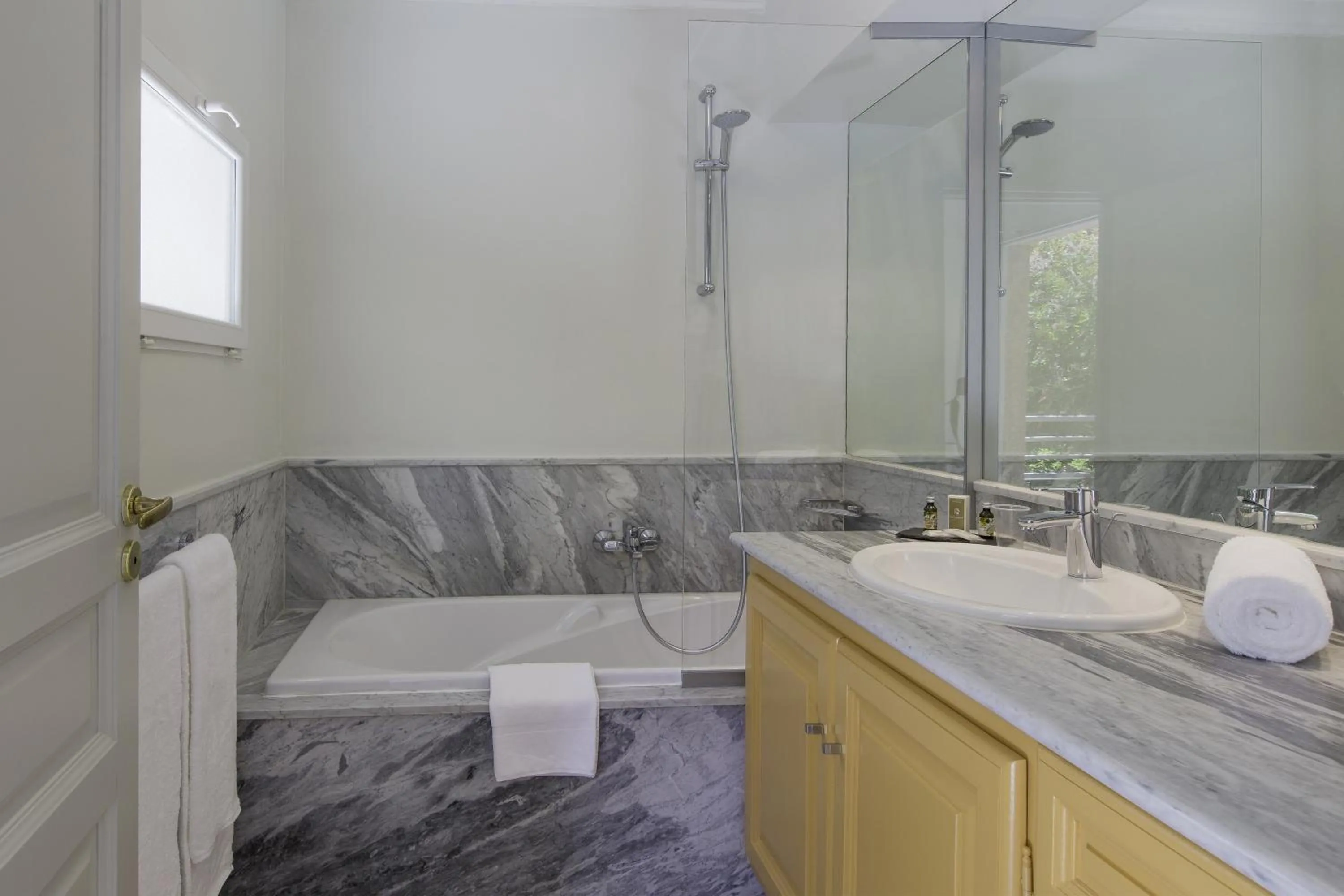 Bathroom in Best Western Plus San Damianu