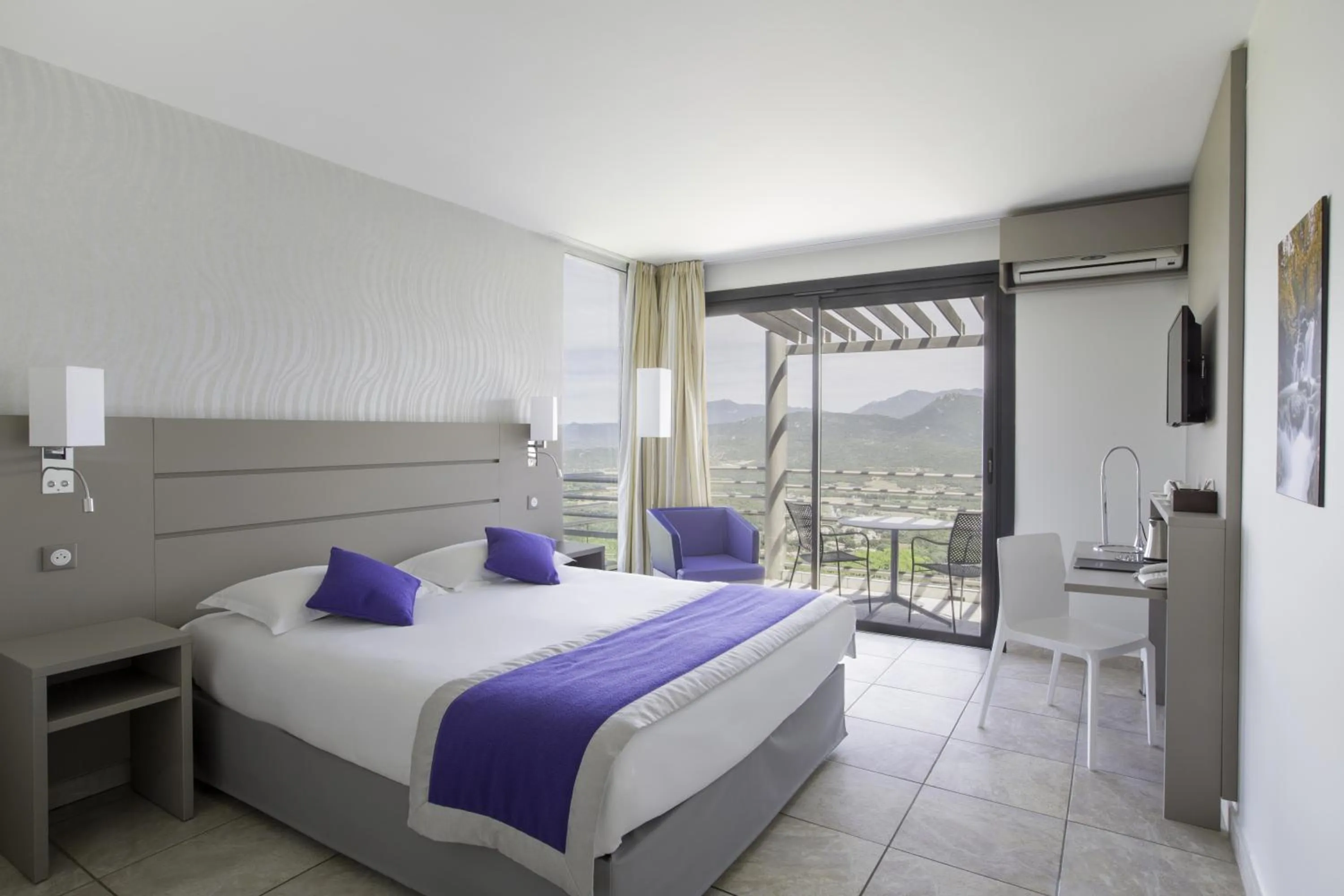 Photo of the whole room, Bed in Best Western Plus San Damianu