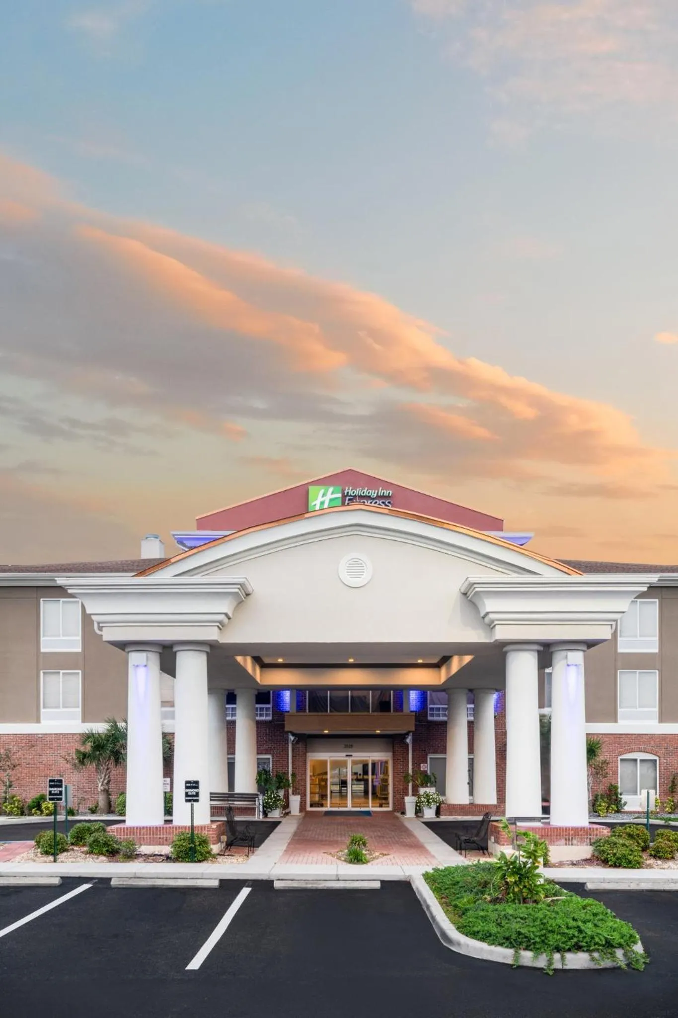 Property building in Holiday Inn Express & Suites Spring Hill by IHG