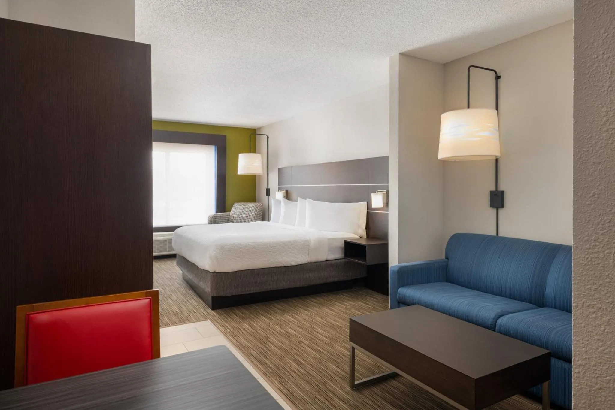 Photo of the whole room, Bed in Holiday Inn Express & Suites Spring Hill by IHG