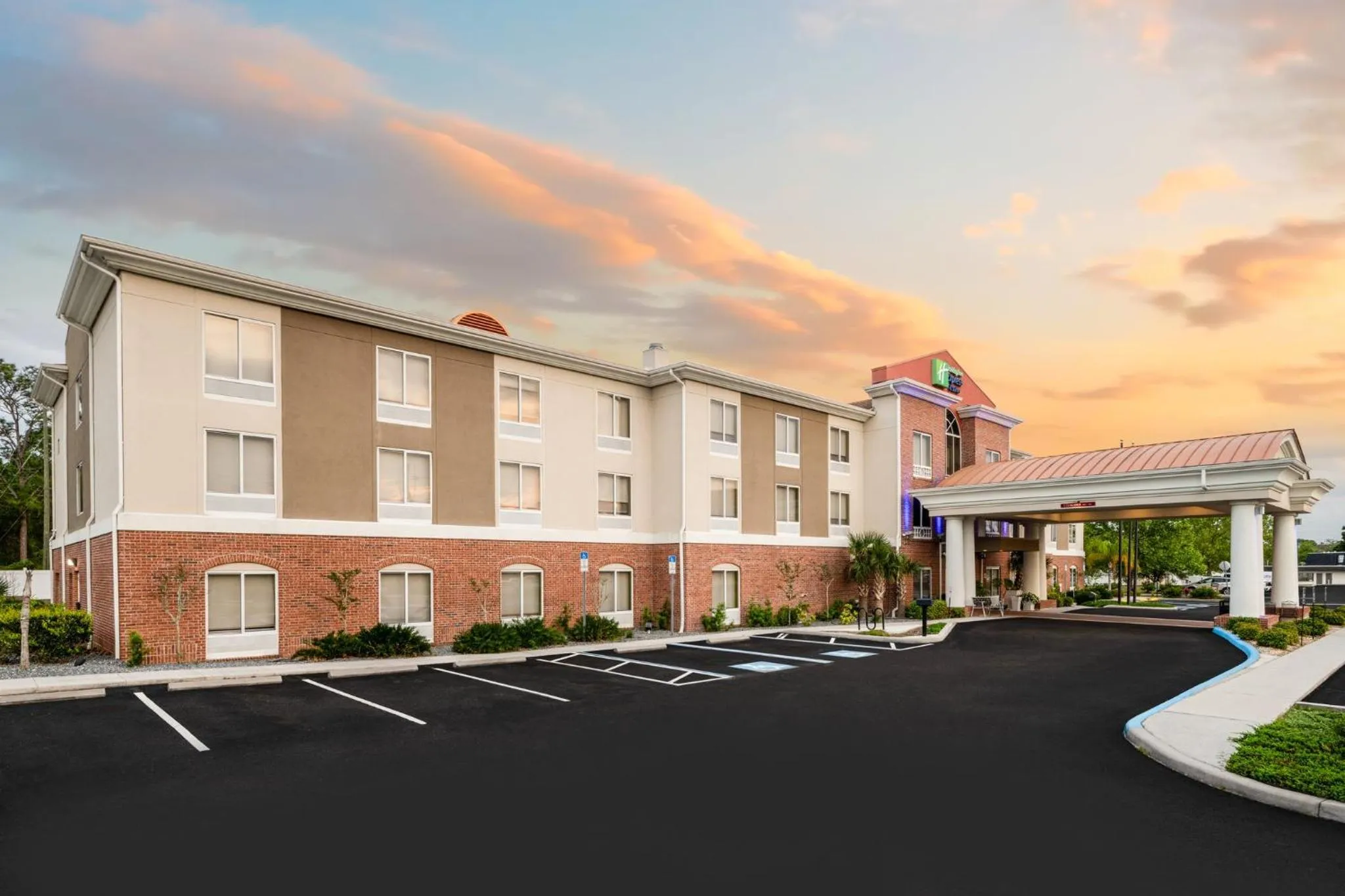 Property building in Holiday Inn Express & Suites Spring Hill by IHG