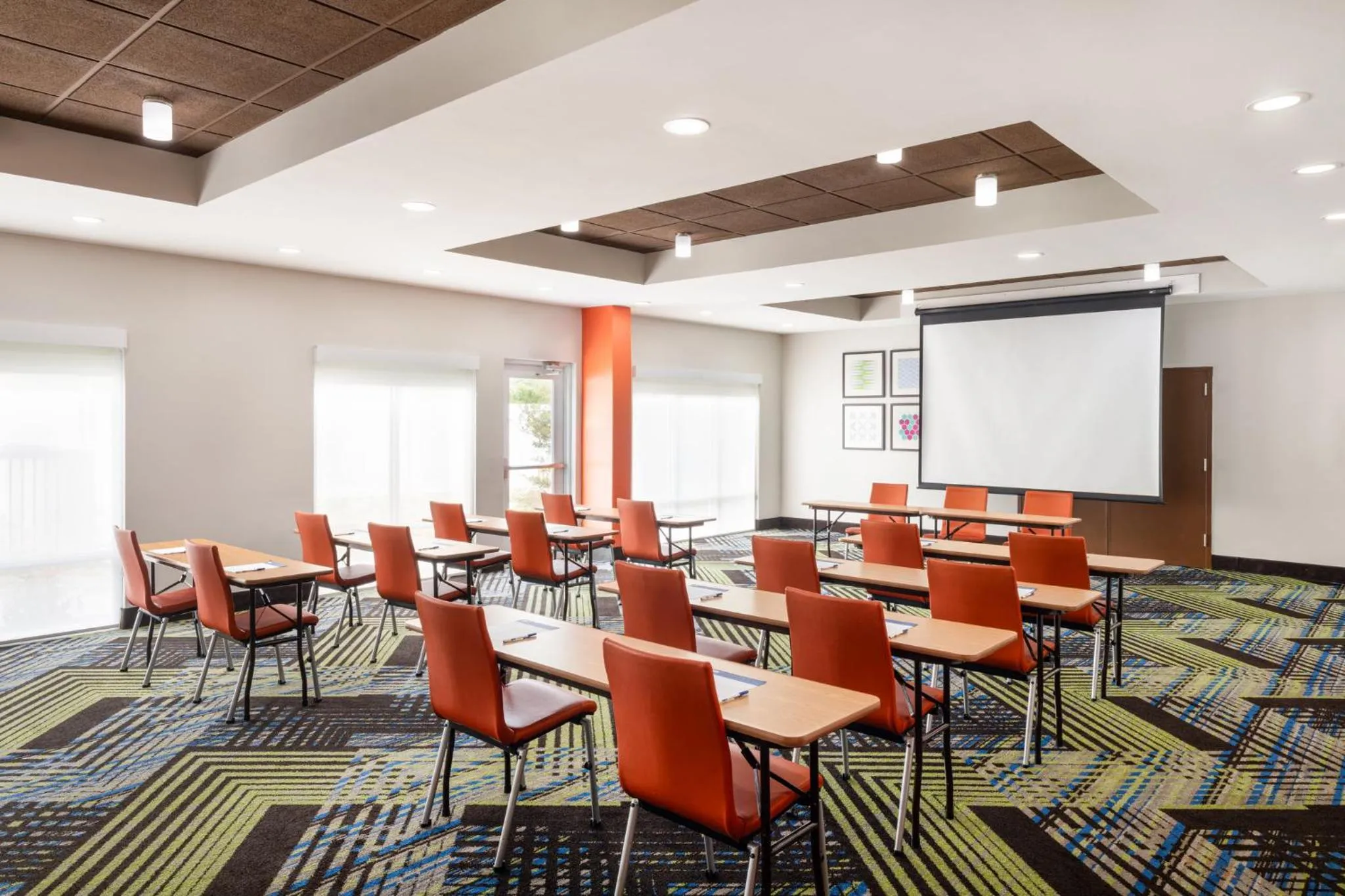 Meeting/conference room in Holiday Inn Express & Suites Spring Hill by IHG