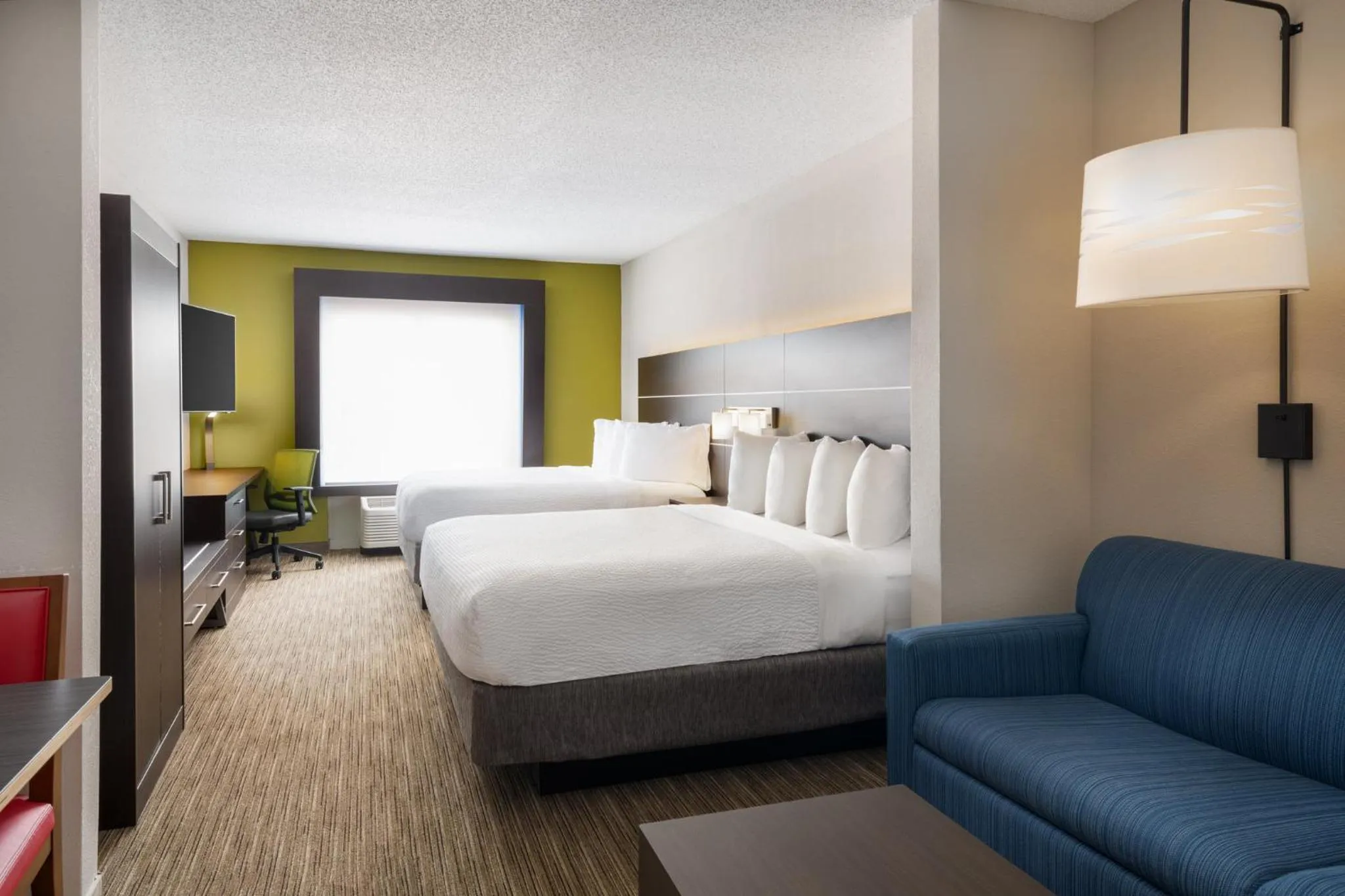 Photo of the whole room, Bed in Holiday Inn Express & Suites Spring Hill by IHG