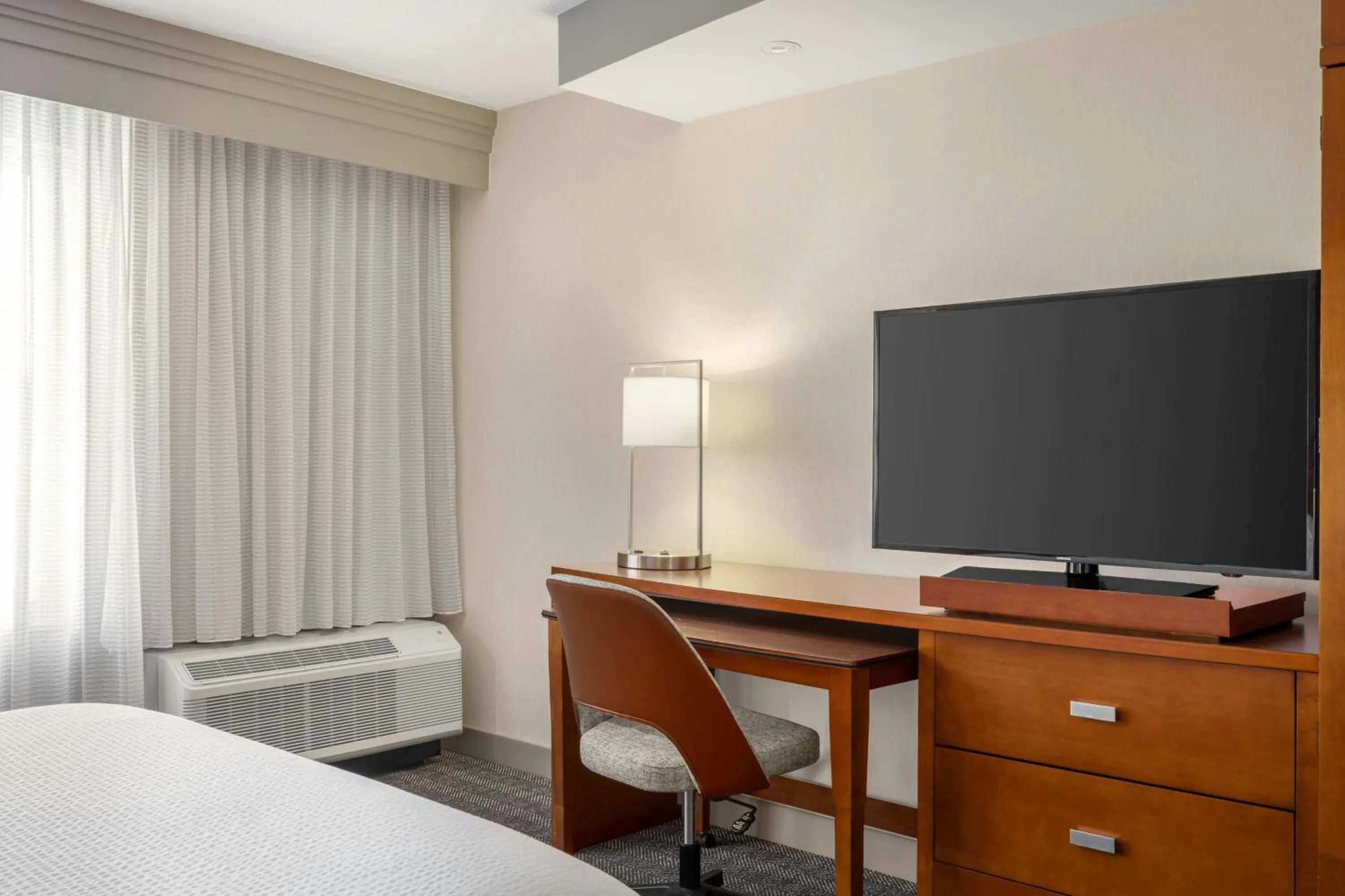 Photo of the whole room, Bed in Courtyard Des Moines Ankeny