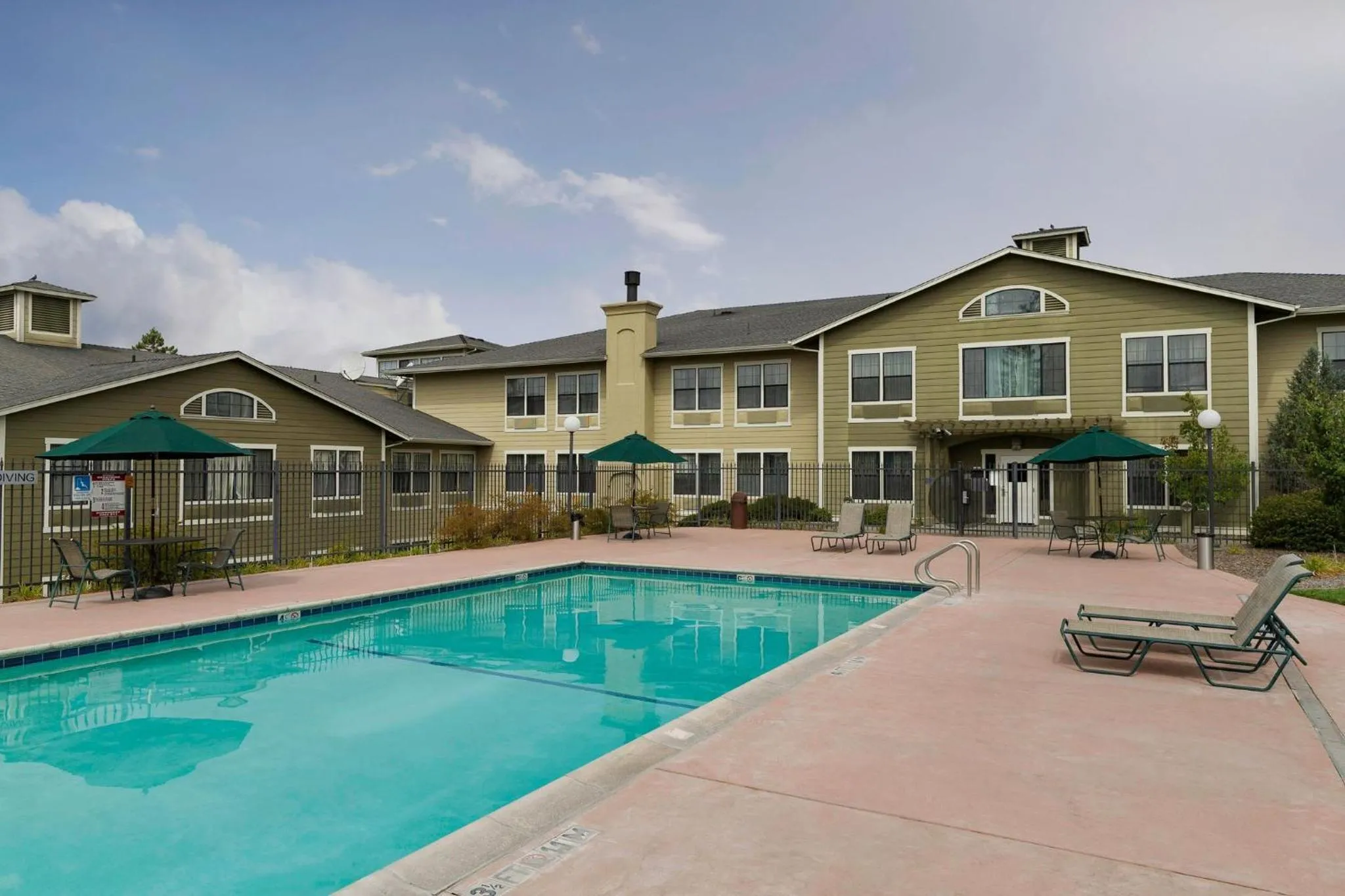 Swimming pool in Fairfield Inn and Suites Santa Rosa Sebastopol