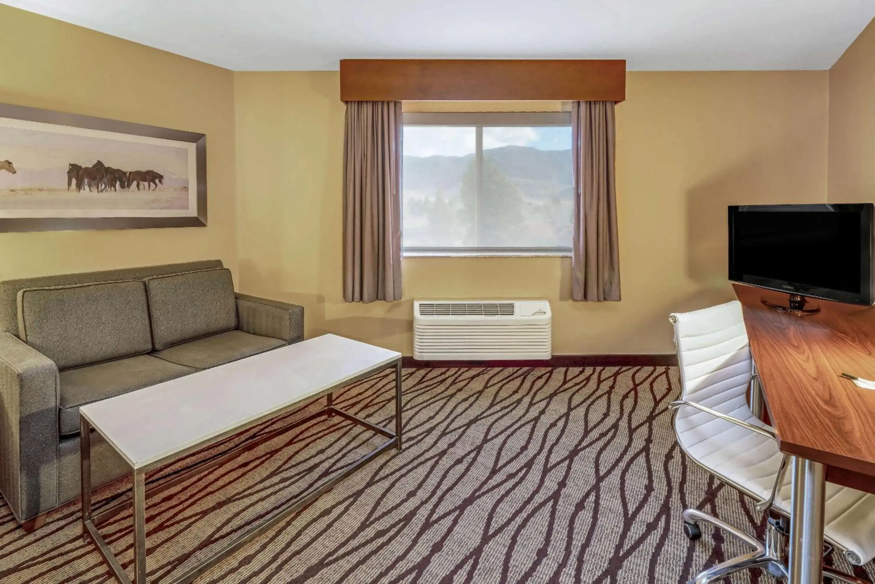 Deluxe King Room in La Quinta by Wyndham Butte Deluxe King Room in La Quinta by Wyndham Butte