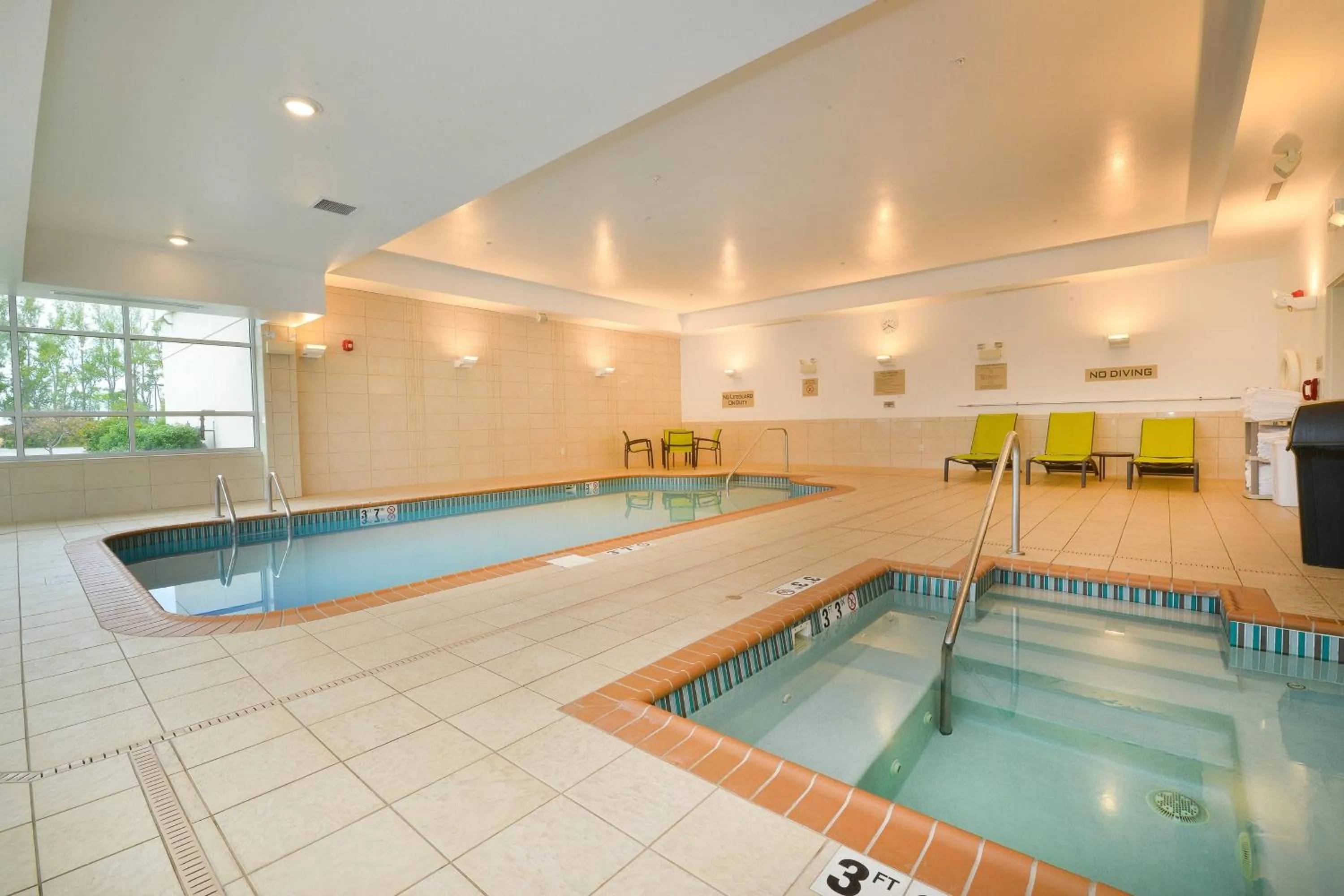 Swimming pool in SpringHill Suites by Marriott Grand Forks