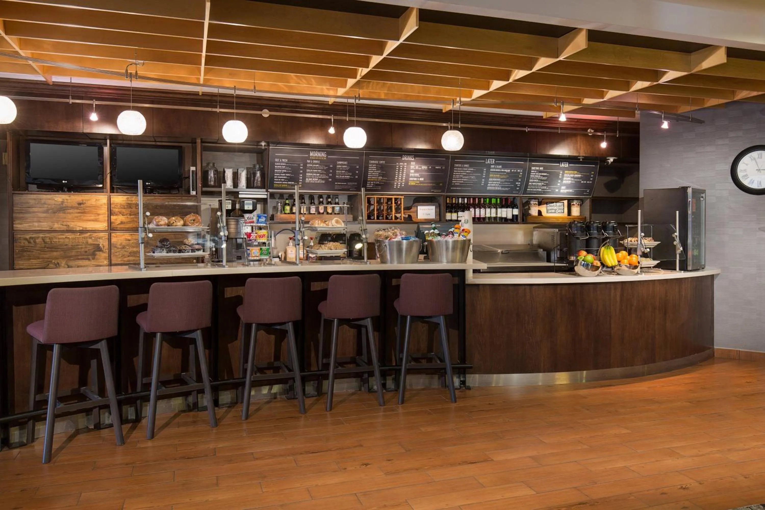 Restaurant/places to eat in Courtyard Des Moines West-Jordan Creek