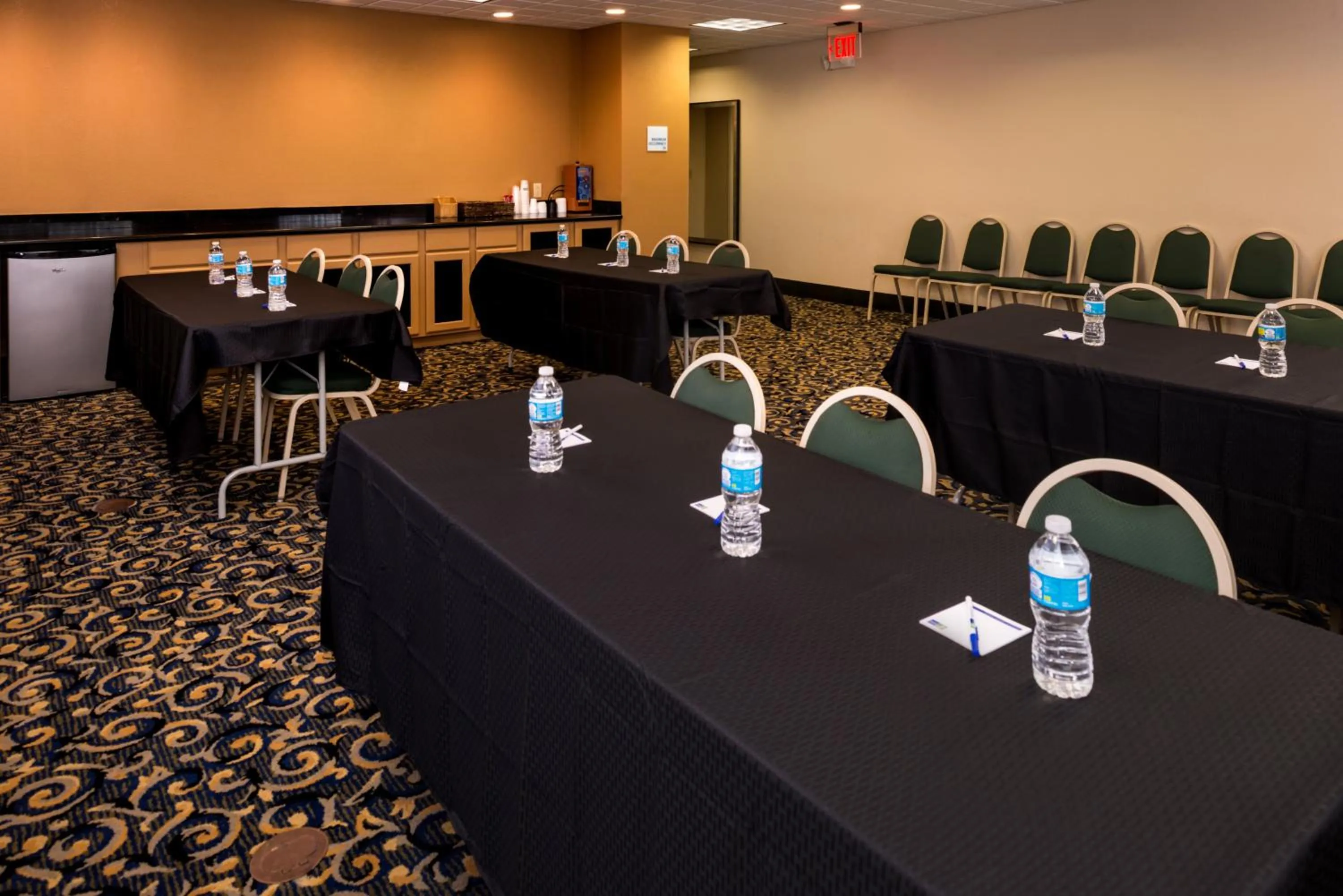 Meeting/conference room in Holiday Inn Express & Suites Bucyrus by IHG