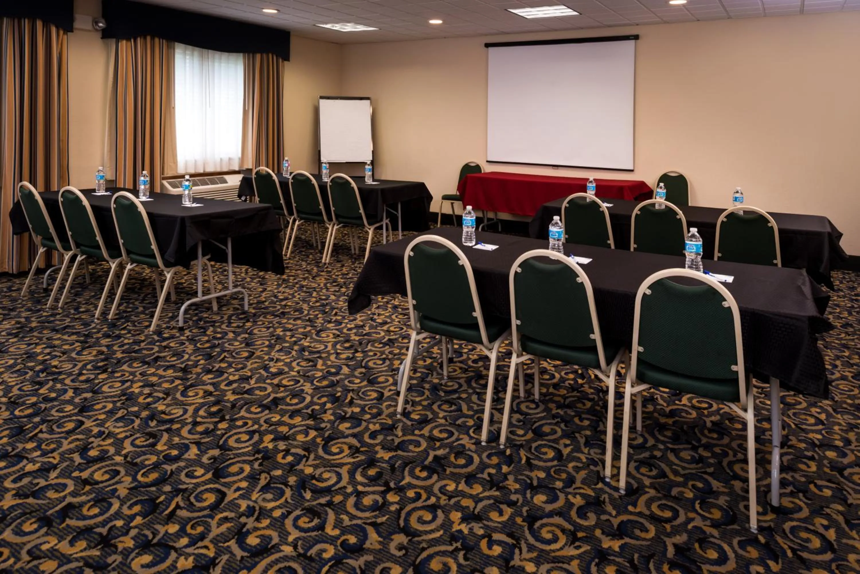 Meeting/conference room in Holiday Inn Express & Suites Bucyrus by IHG