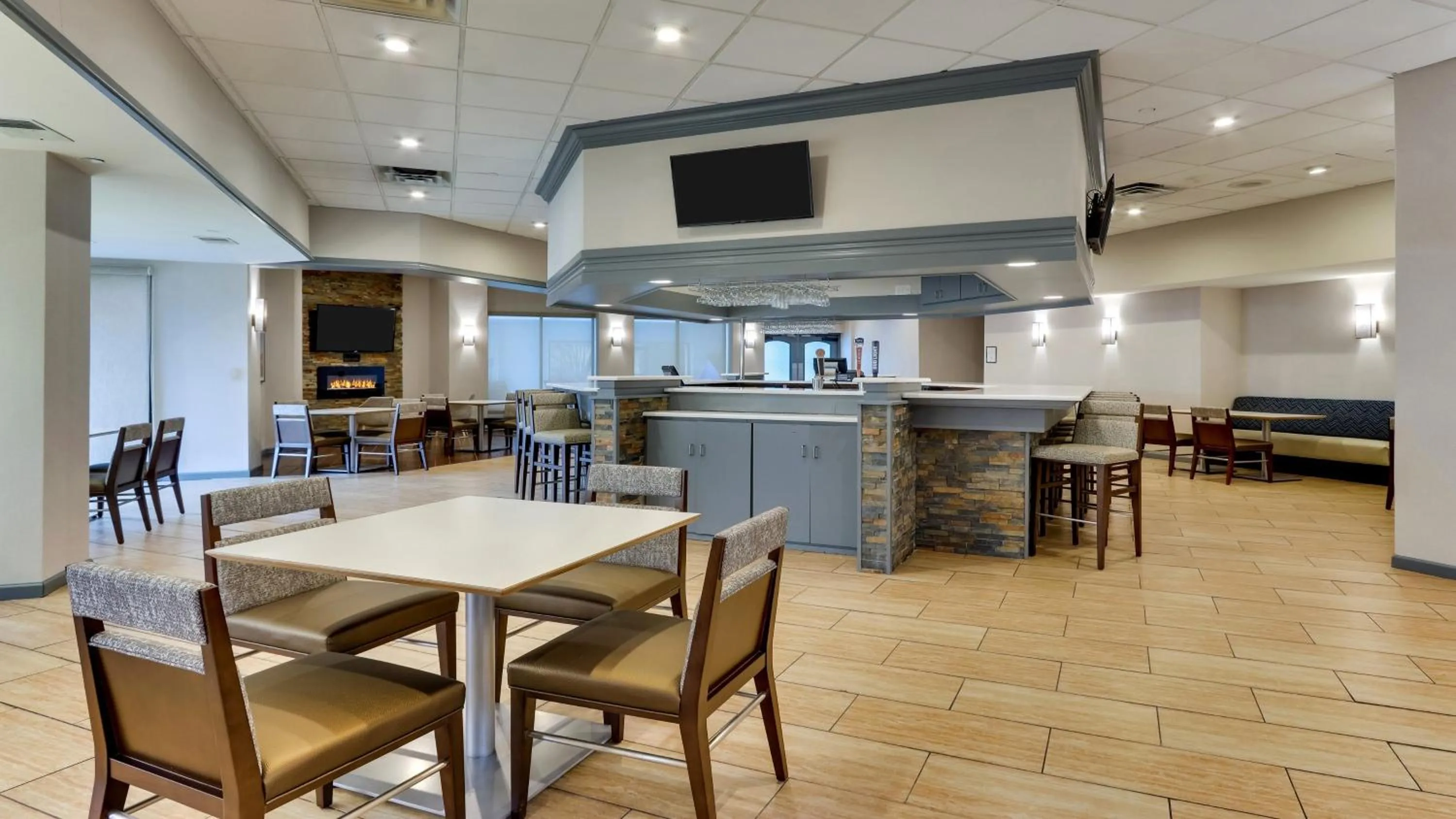 Restaurant/places to eat in Holiday Inn Staunton Conference Center by IHG