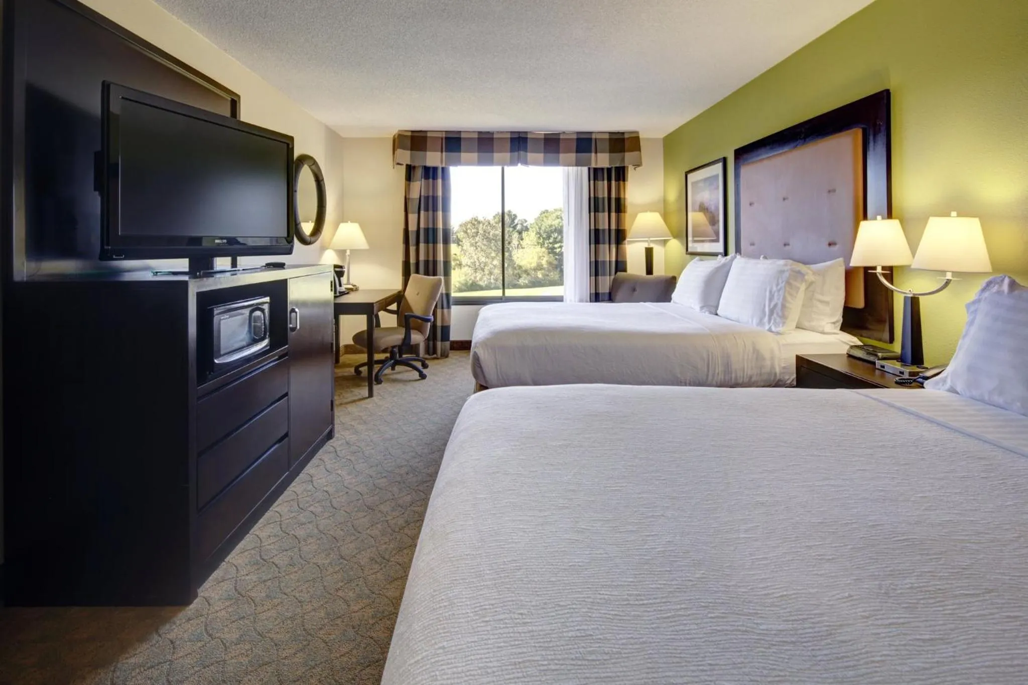 Photo of the whole room, Bed in Holiday Inn Staunton Conference Center by IHG