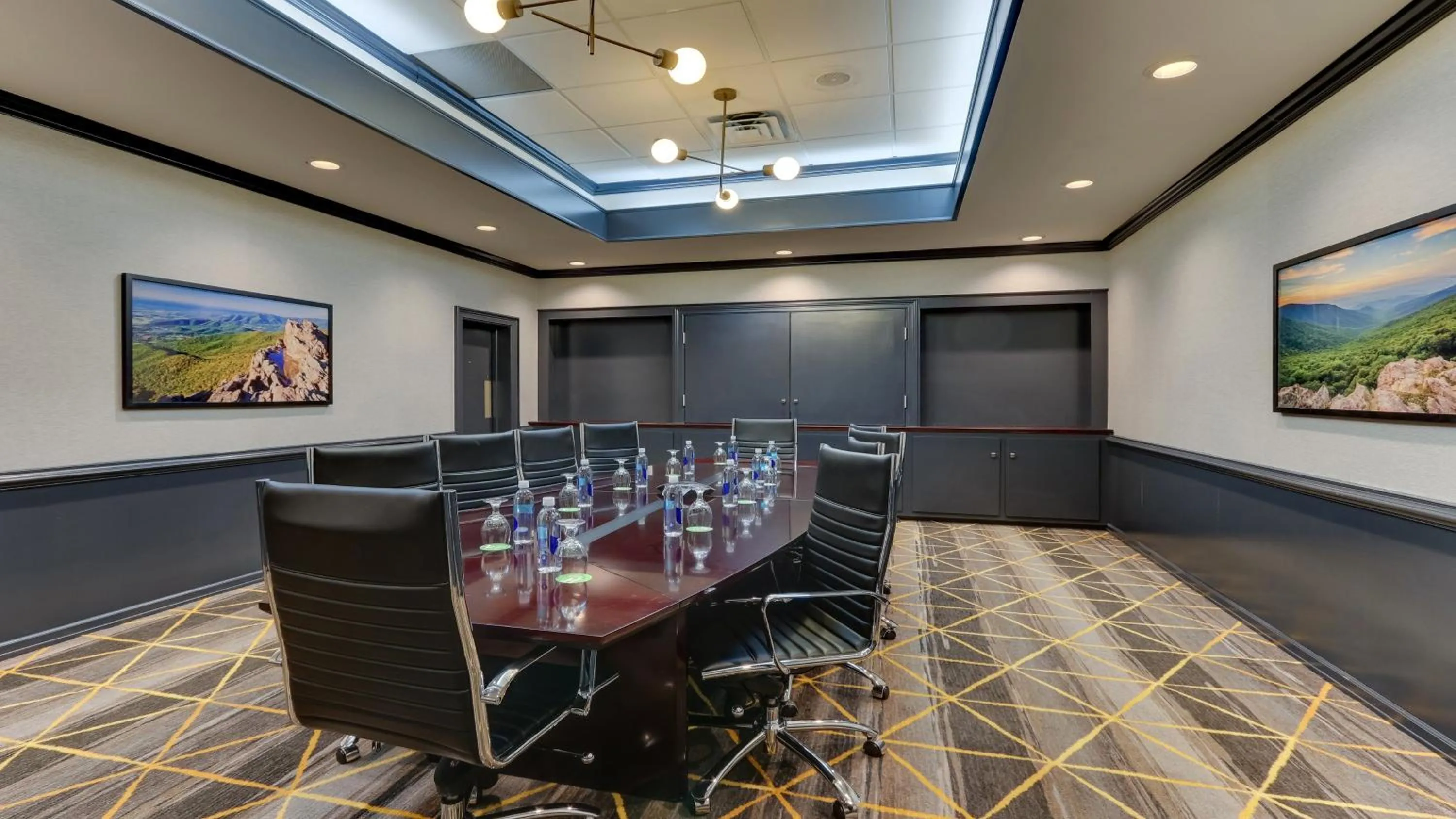 Meeting/conference room in Holiday Inn Staunton Conference Center by IHG