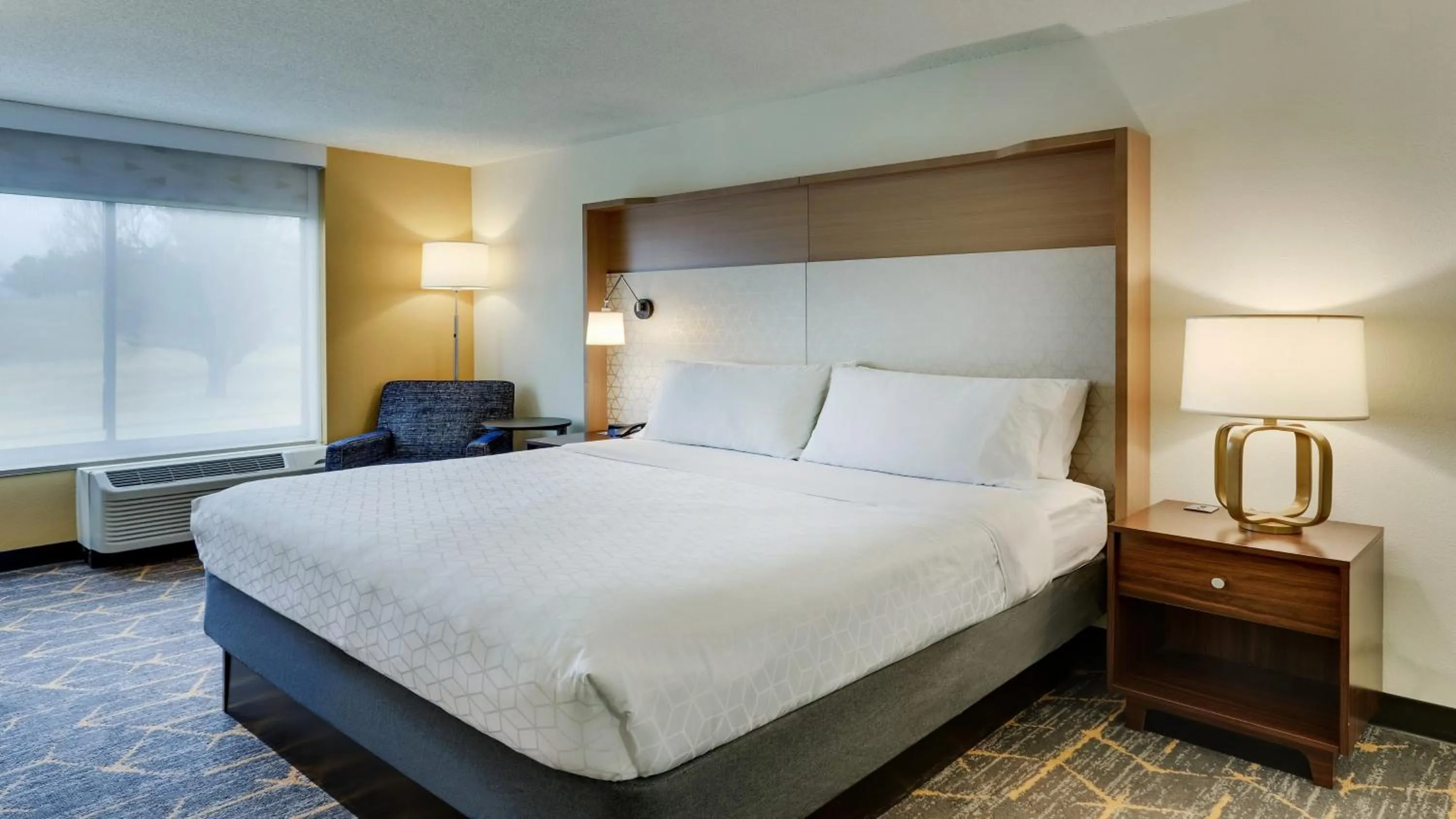 Photo of the whole room, Bed in Holiday Inn Staunton Conference Center by IHG