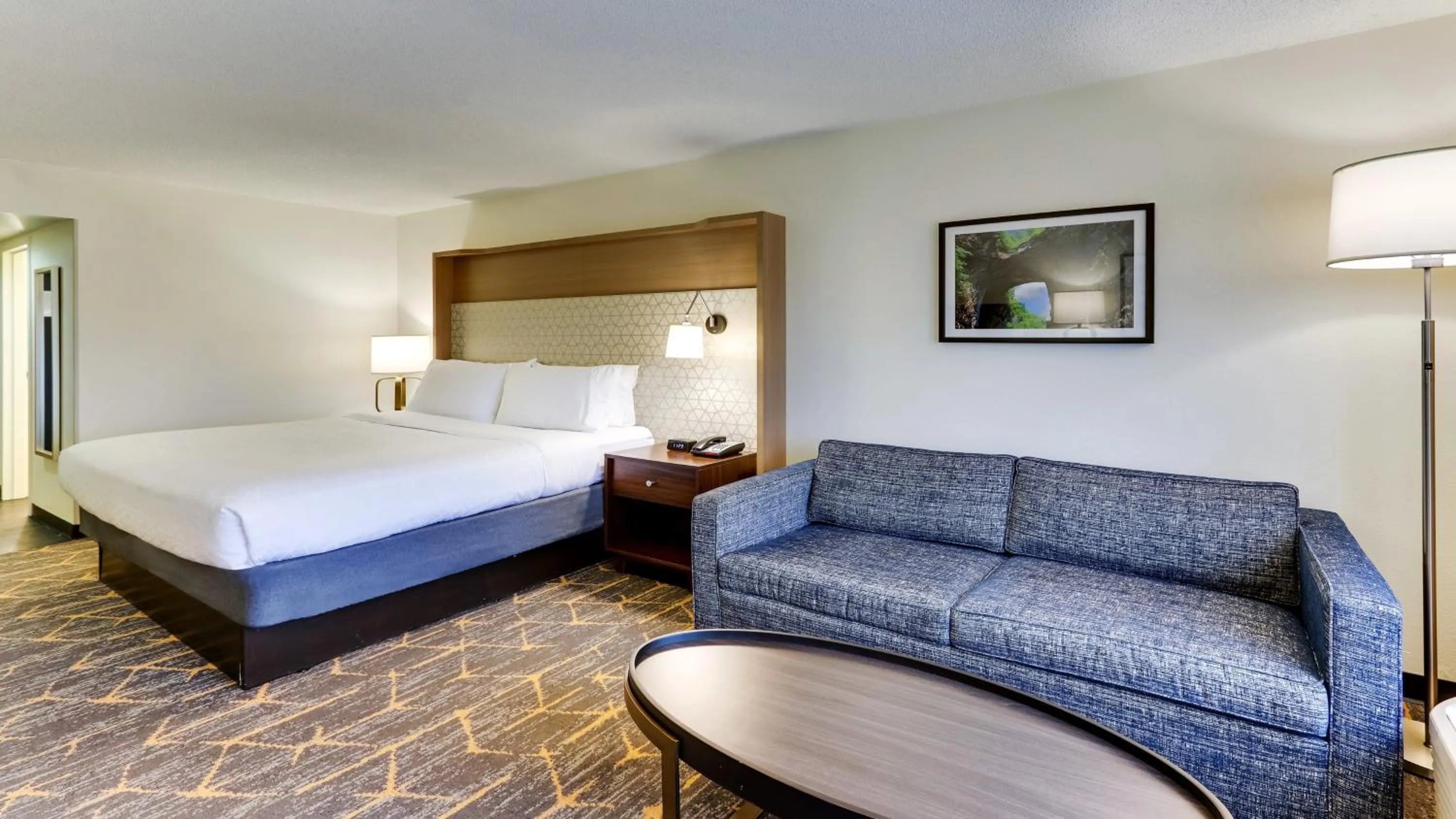 Photo of the whole room, Bed in Holiday Inn Staunton Conference Center by IHG