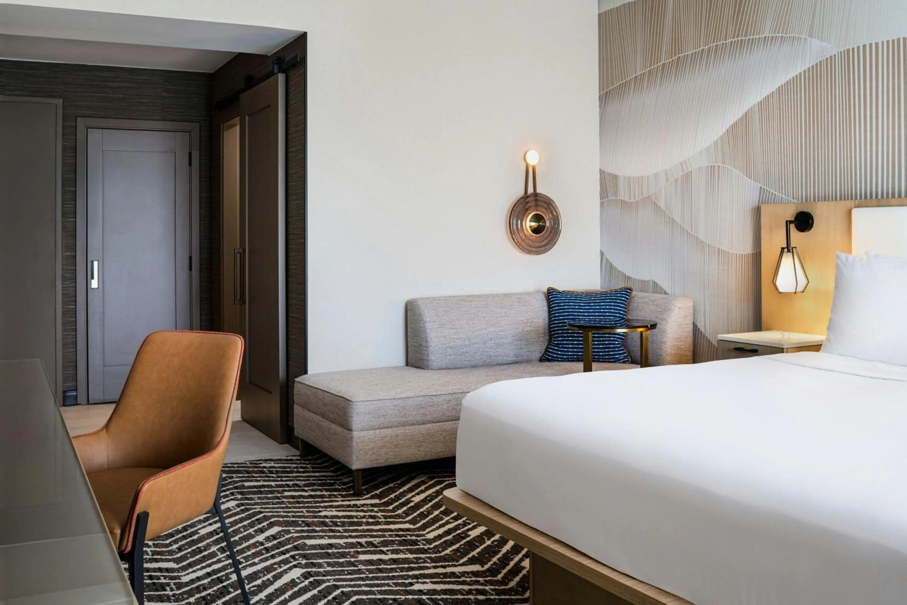 Photo of the whole room, Bed in Marriott Dallas Fort Worth Westlake