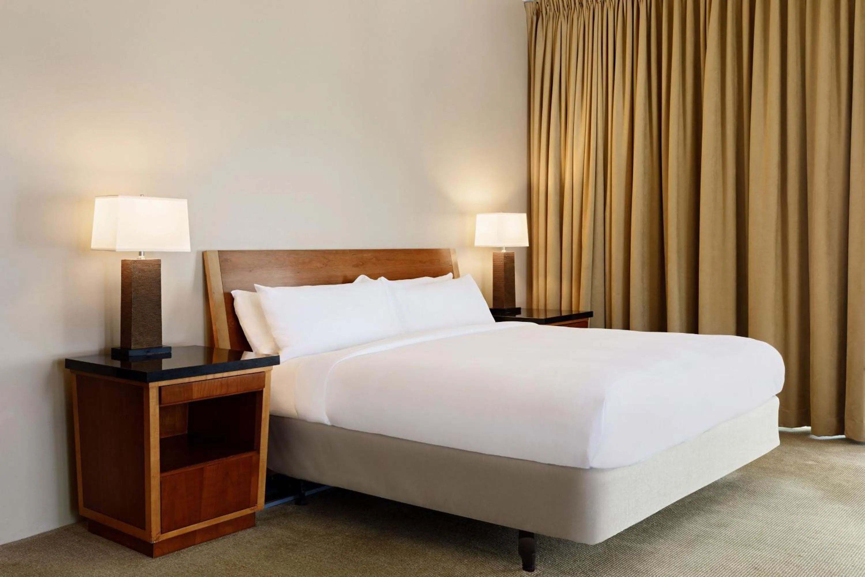 Concierge lounge access, 1 Bedroom Junior Suite, 1 King in Marriott Dallas Fort Worth Westlake