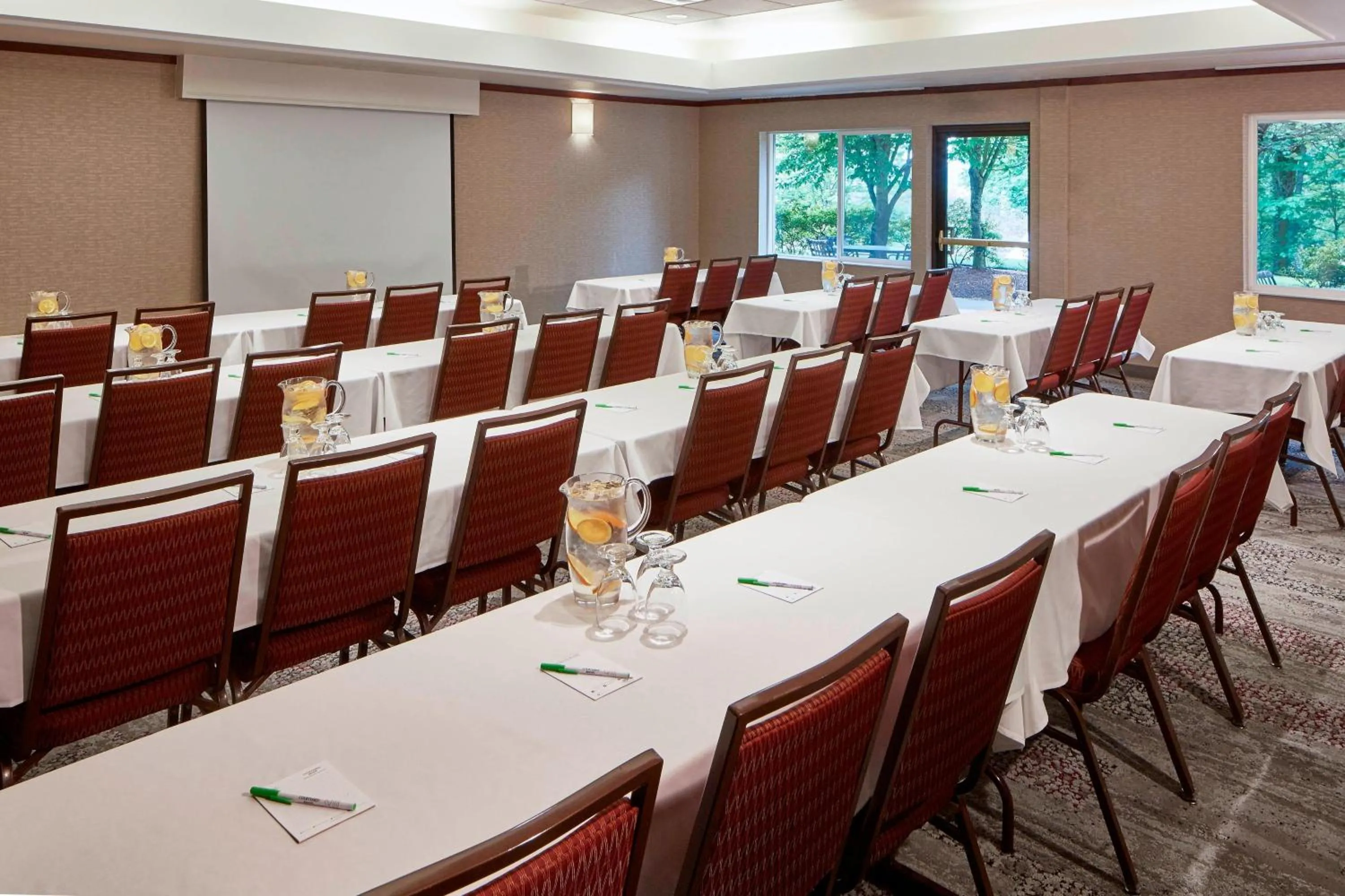 Meeting/conference room in Courtyard by Marriott Portland Southeast/Clackamas