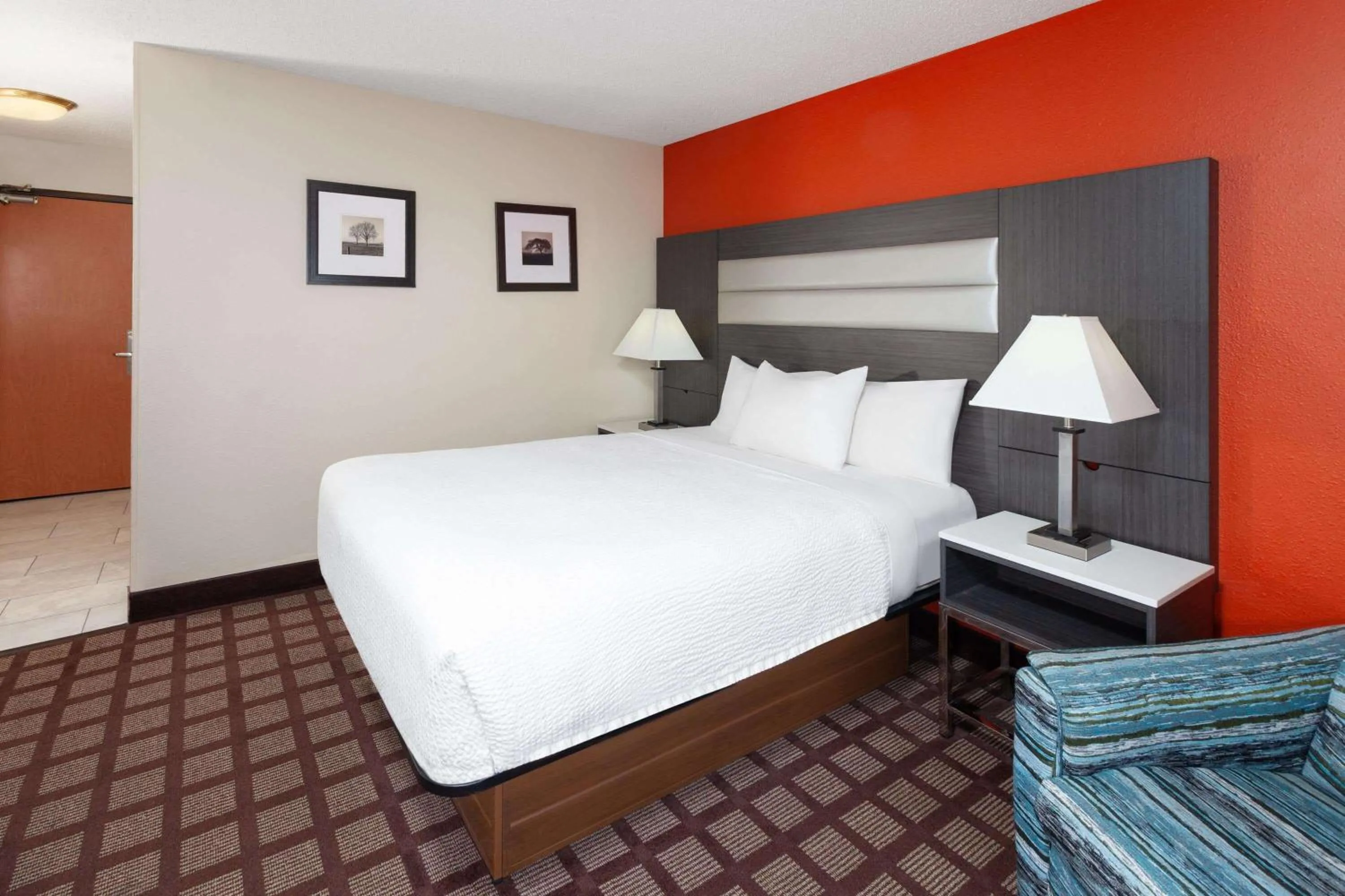 Photo of the whole room, Bed in AmericInn by Wyndham Hudson