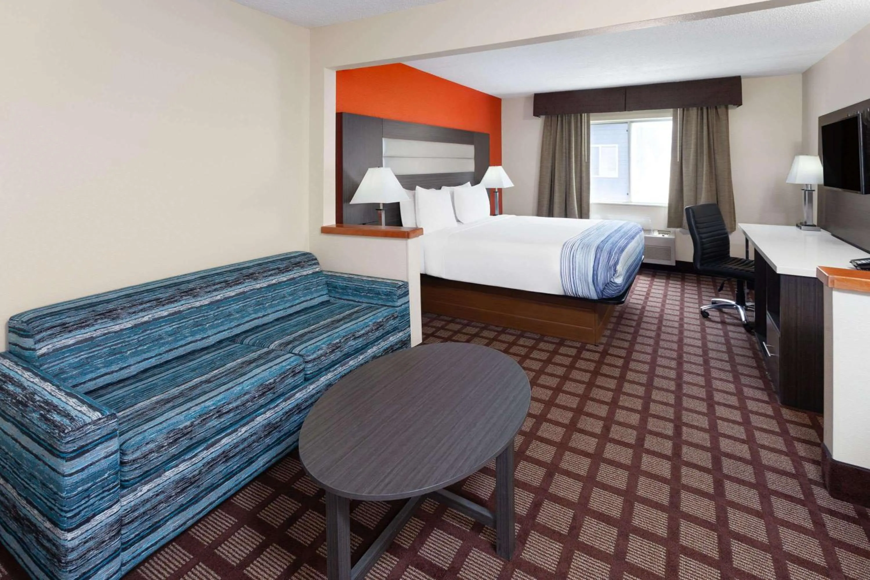 Photo of the whole room, Bed in AmericInn by Wyndham Hudson