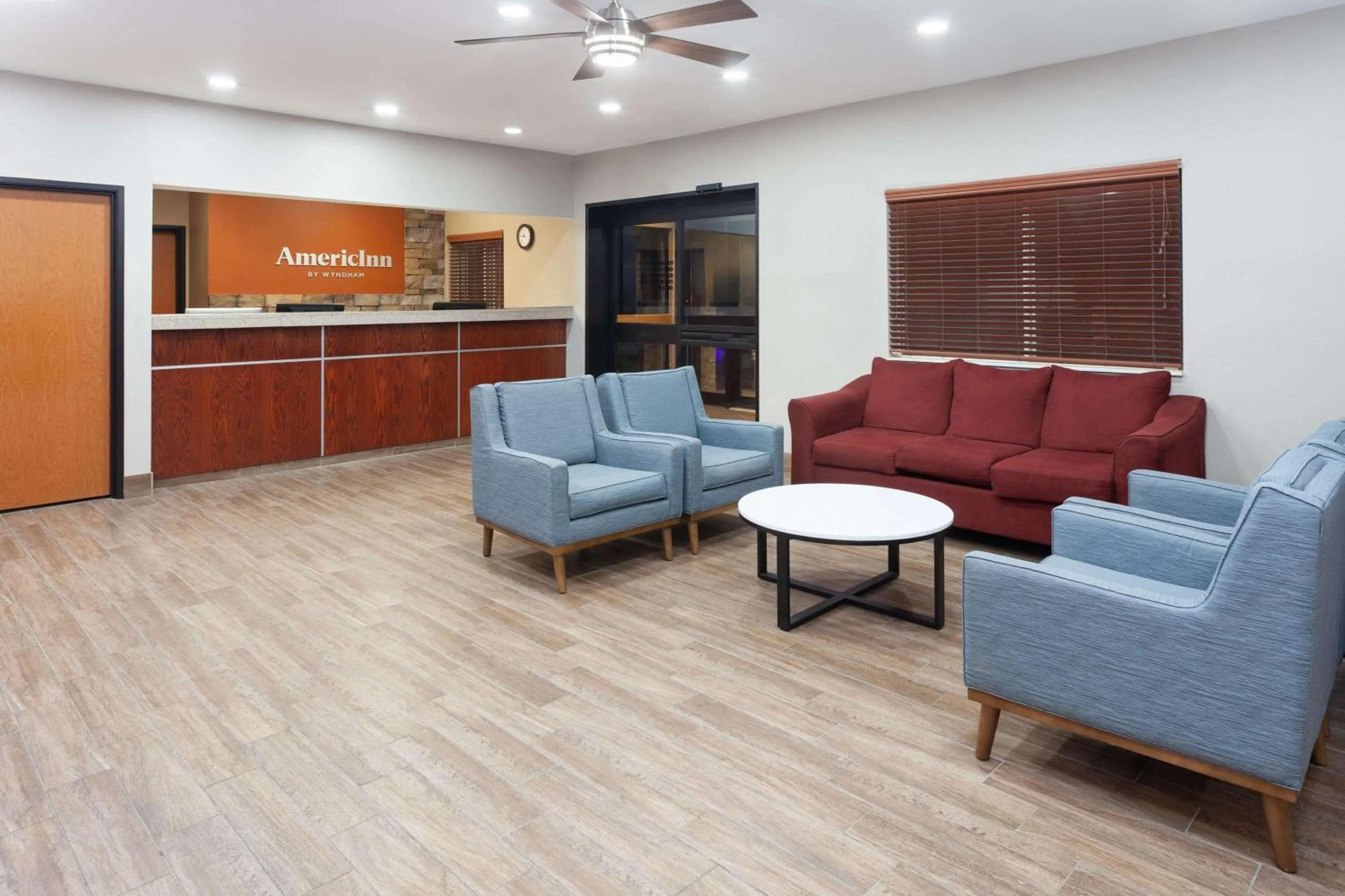 Lobby or reception in AmericInn by Wyndham Hudson