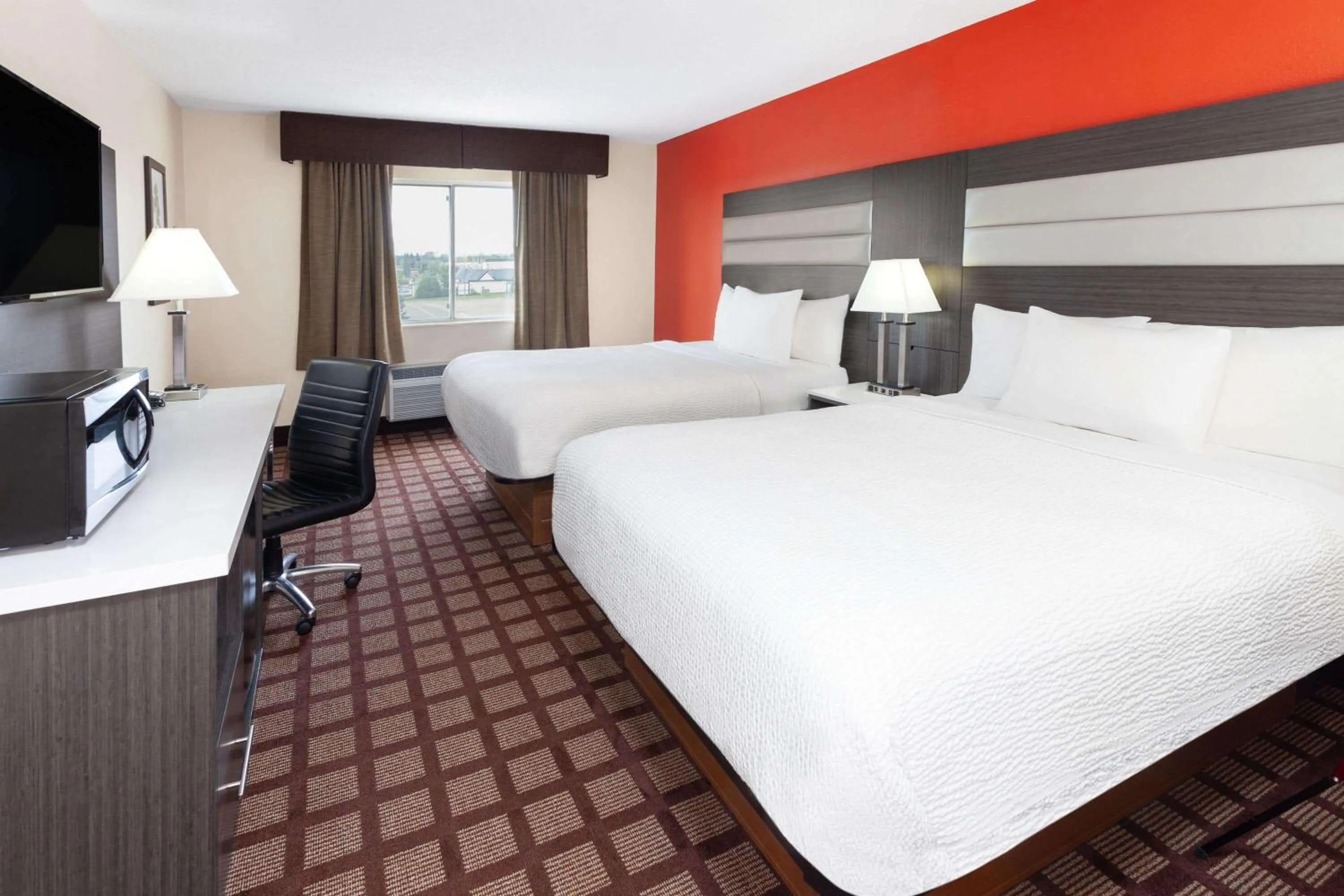 Photo of the whole room, Bed in AmericInn by Wyndham Hudson