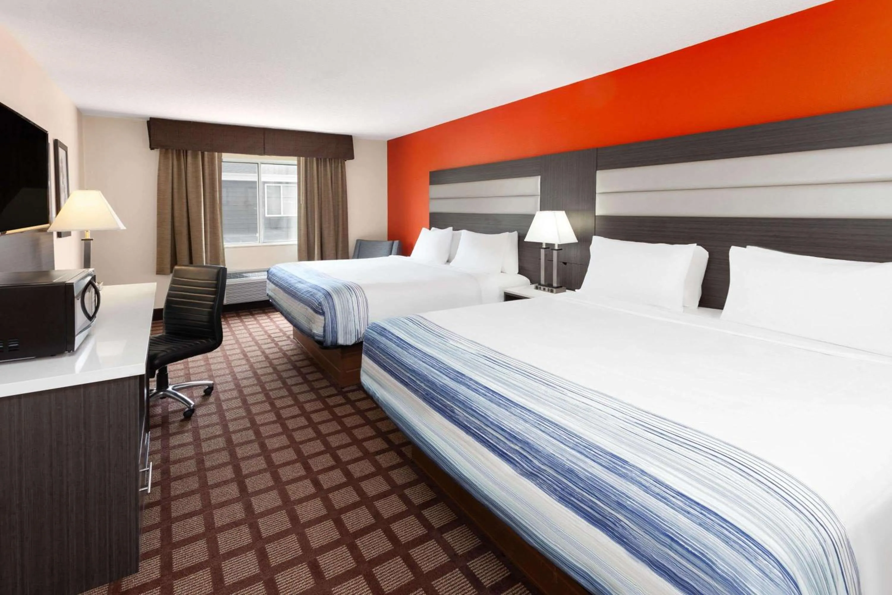 Photo of the whole room, Bed in AmericInn by Wyndham Hudson