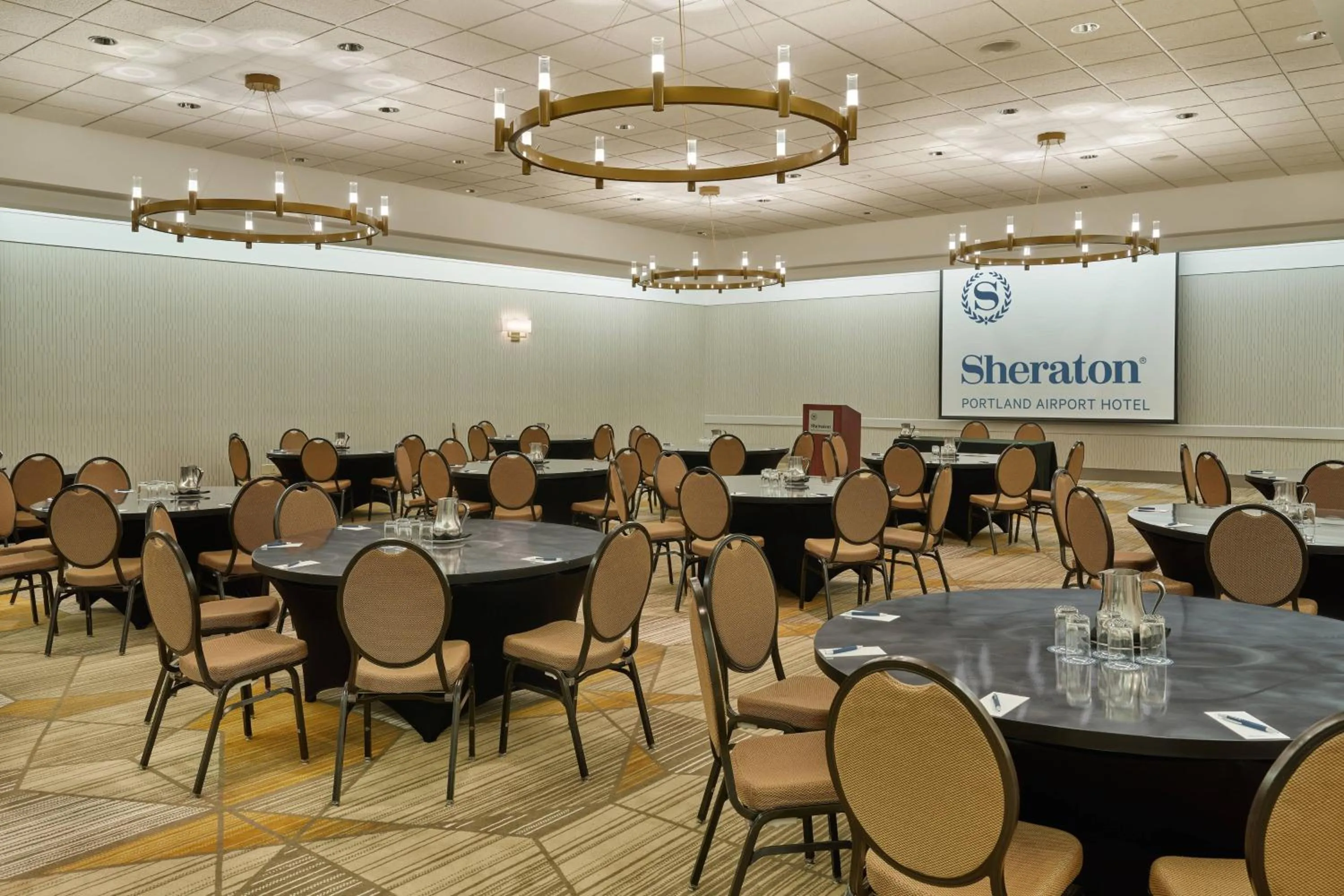 Meeting/conference room in Sheraton Portland Airport Hotel