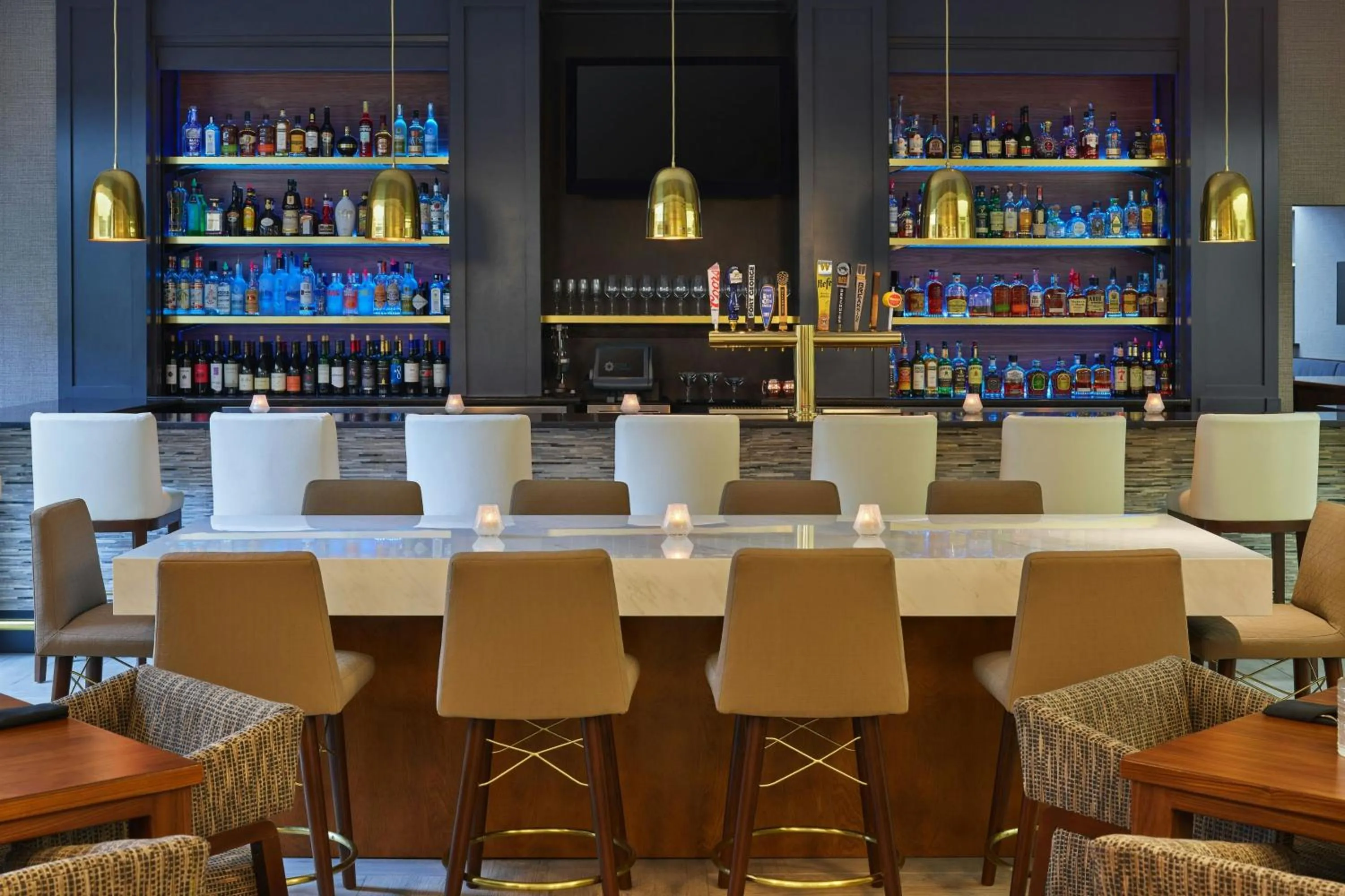 Lounge or bar in Sheraton Portland Airport Hotel