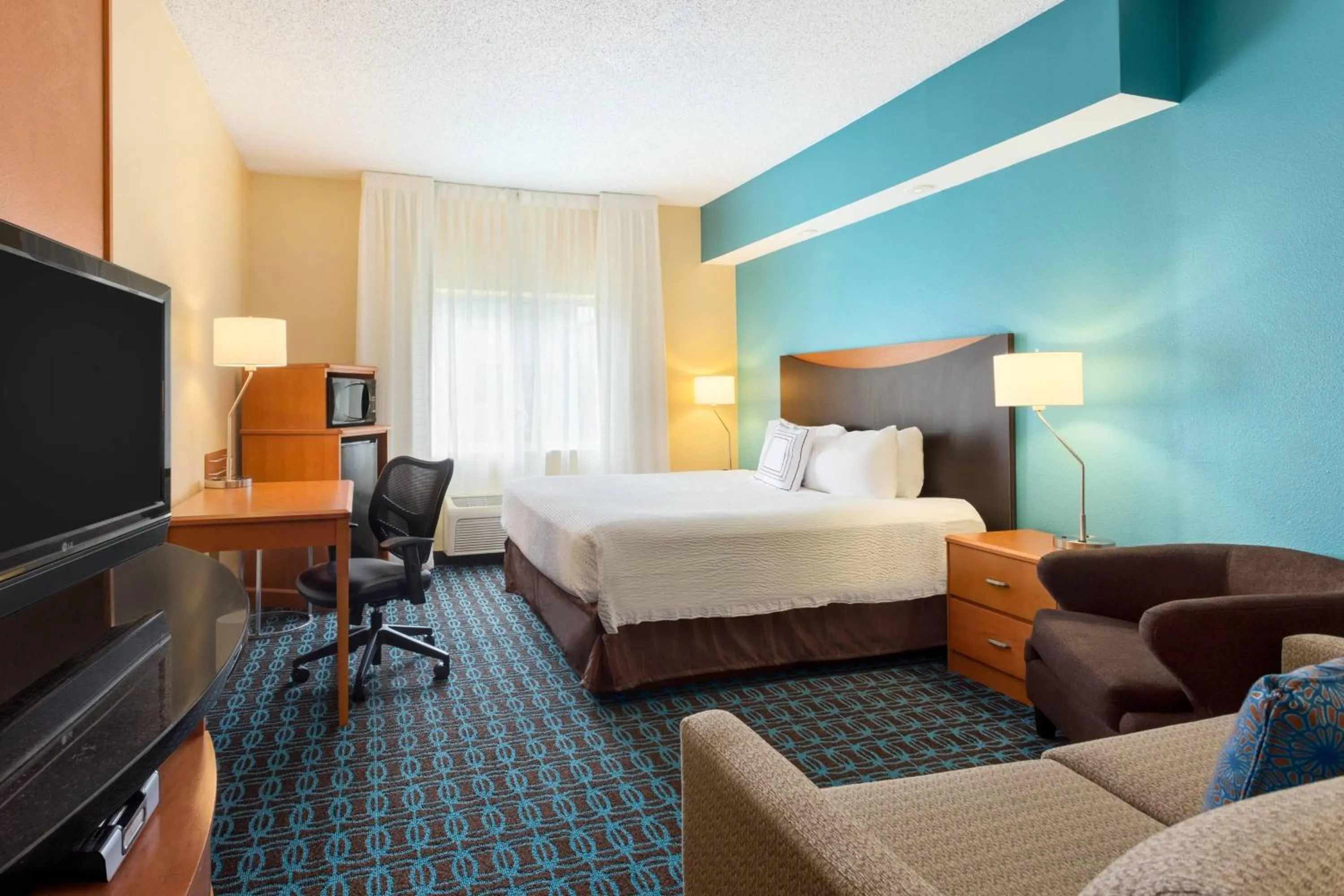 Photo of the whole room, Bed in Fairfield Inn & Suites by Marriott Norman