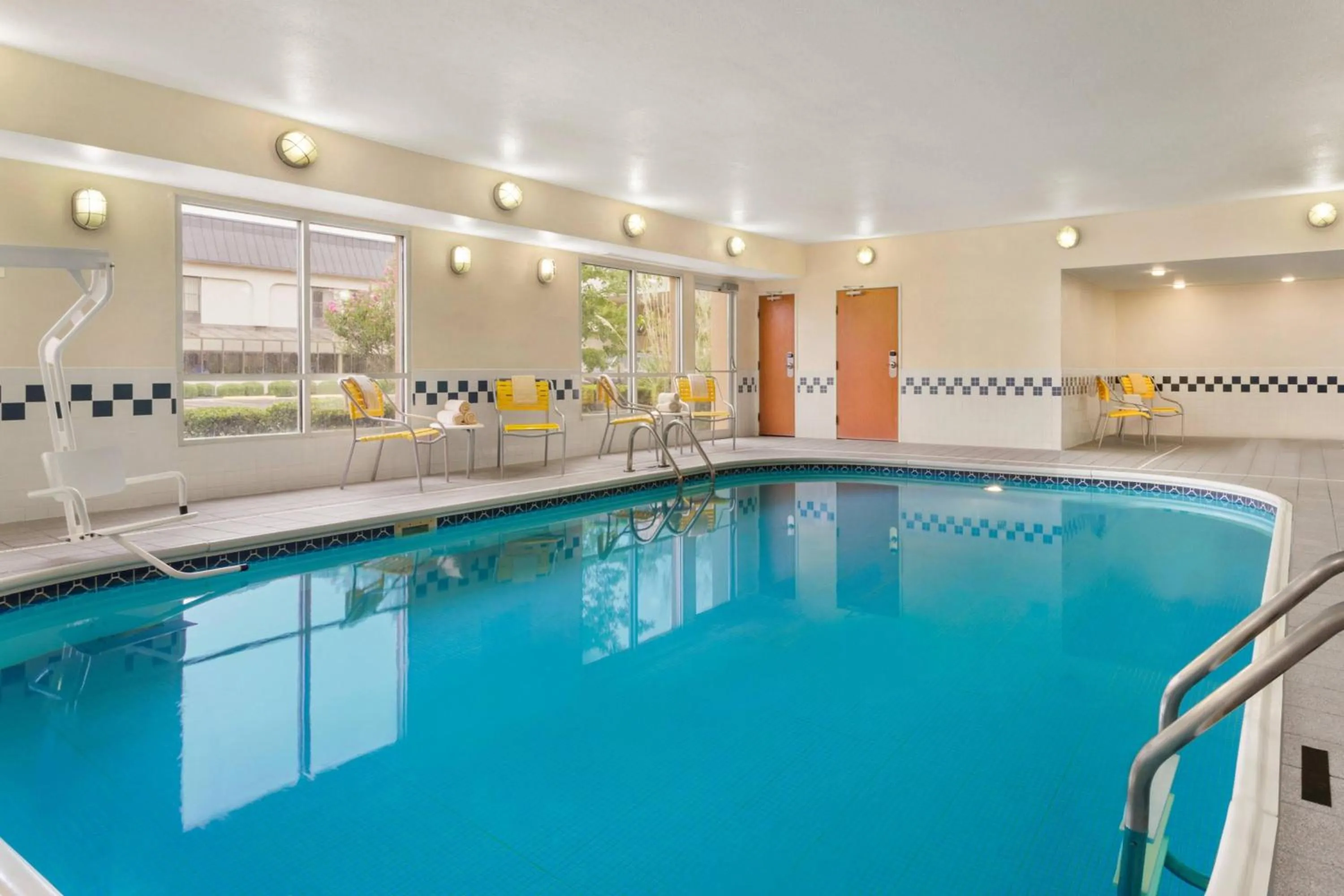 Swimming pool in Fairfield Inn & Suites by Marriott Norman