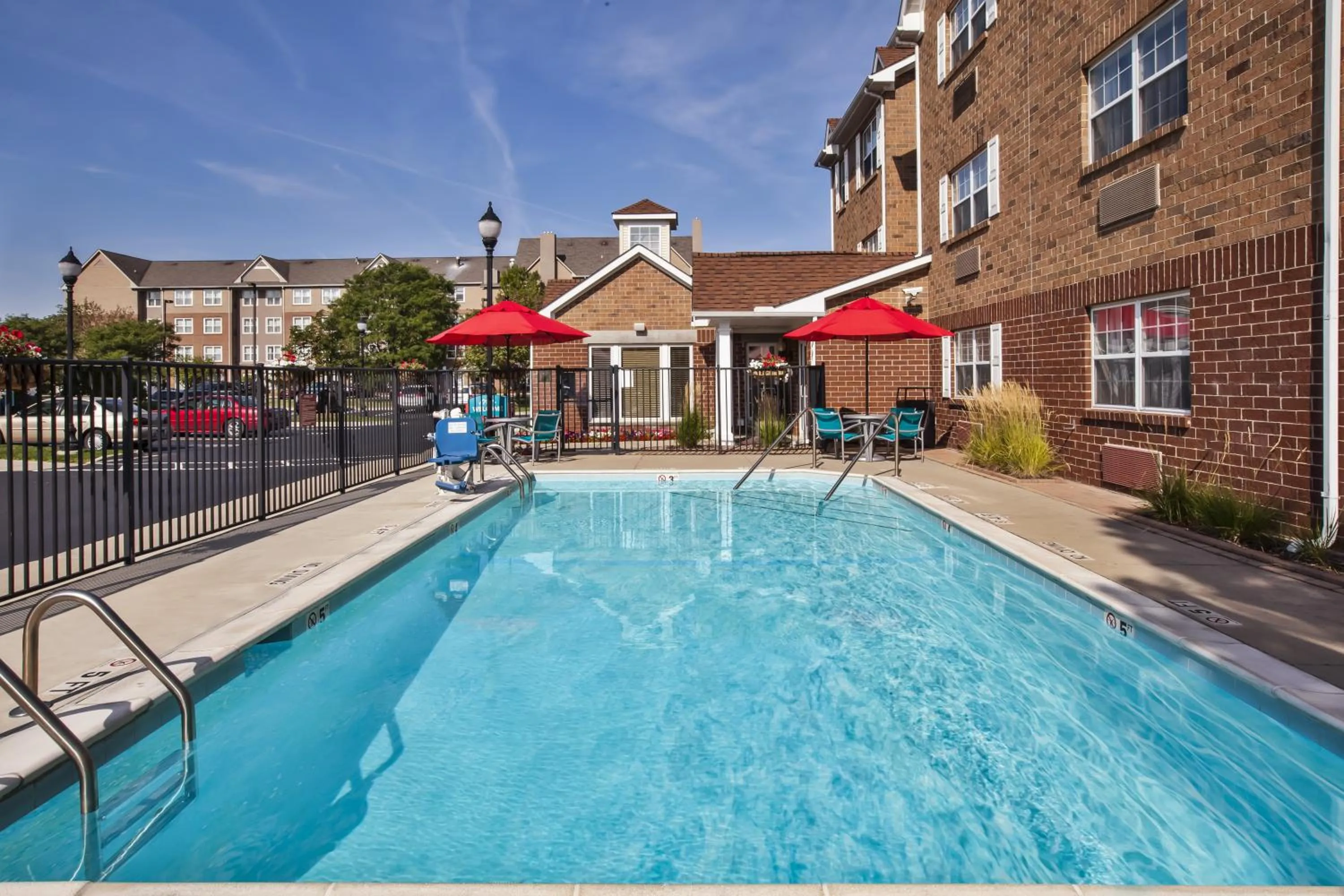 Swimming pool in TownePlace Suites by Marriott Detroit Livonia