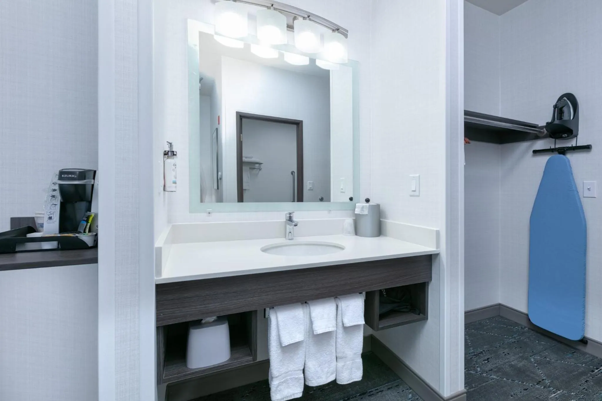 Photo of the whole room in Holiday Inn Express Spokane-Valley by IHG