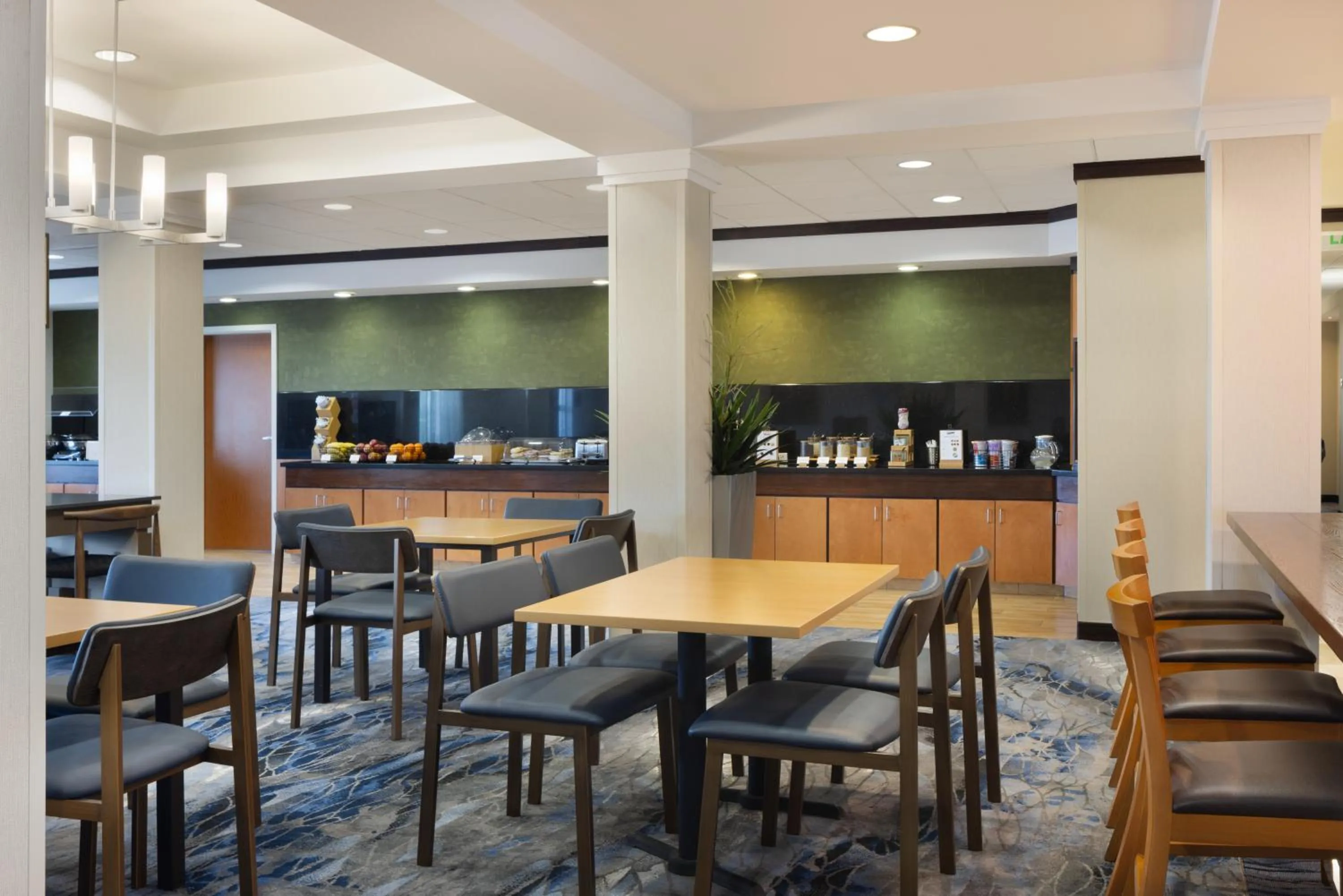 Breakfast in Fairfield Inn and Suites Turlock