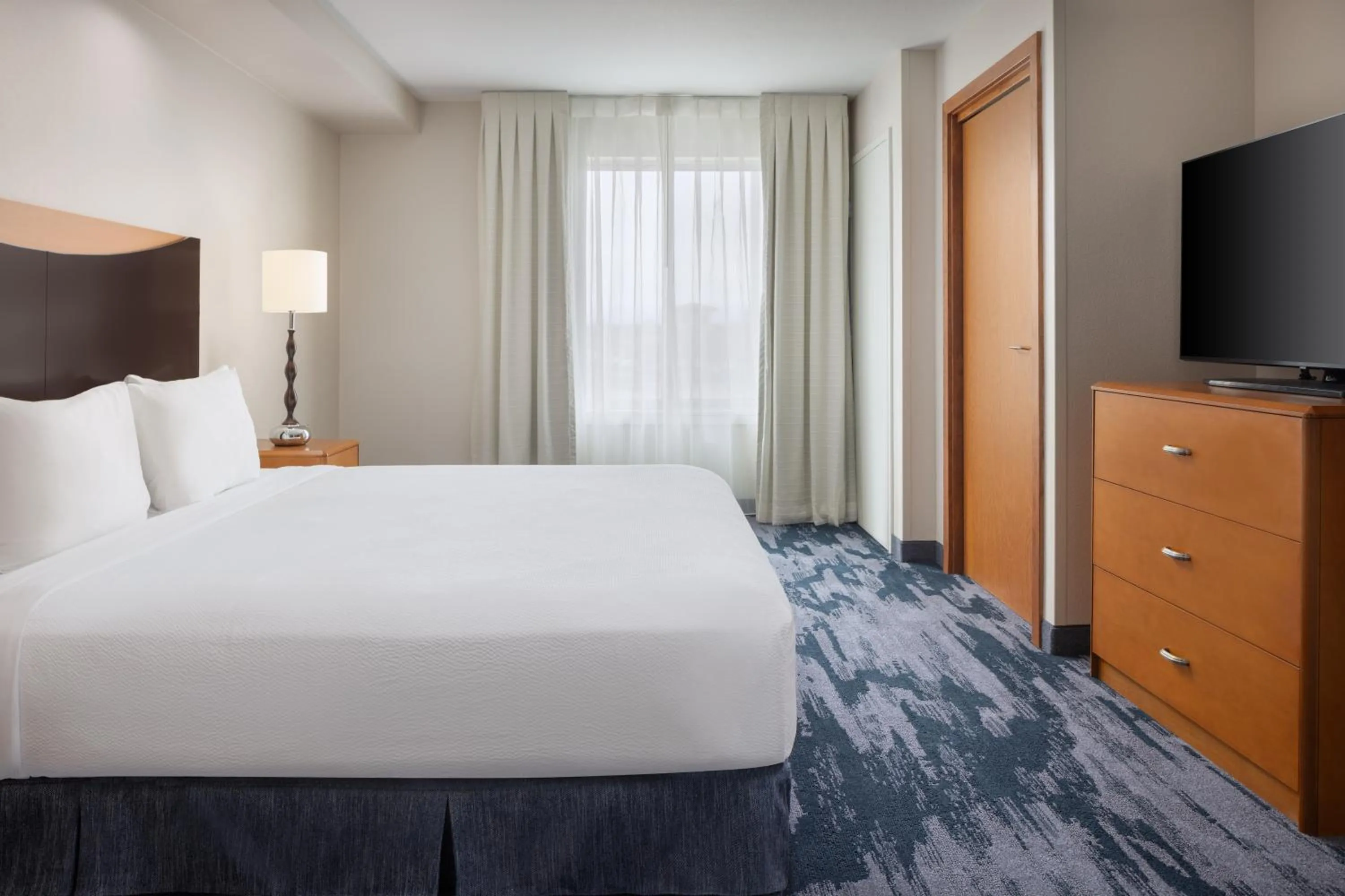 Bed in Fairfield Inn and Suites Turlock