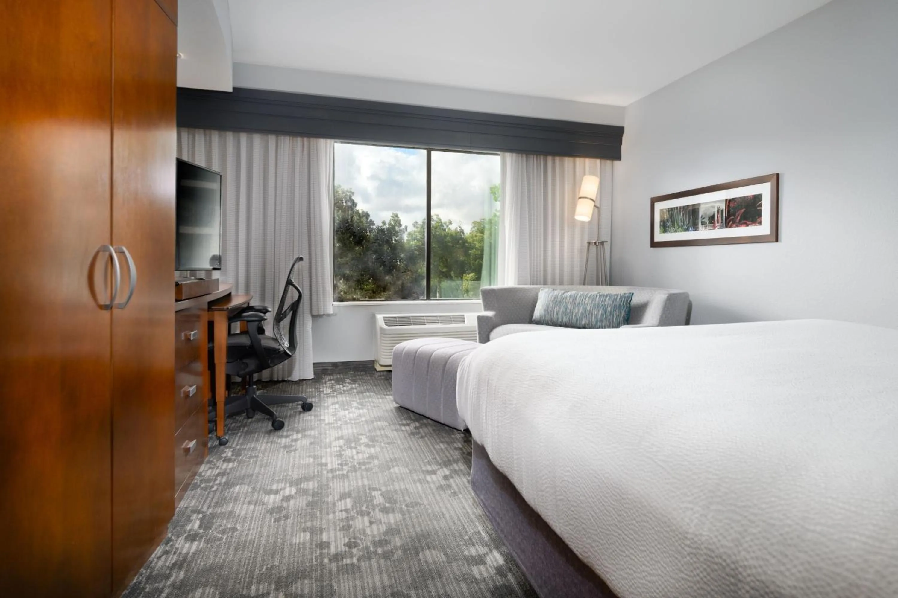 Bedroom, Bed in Courtyard by Marriott New Braunfels River Village
